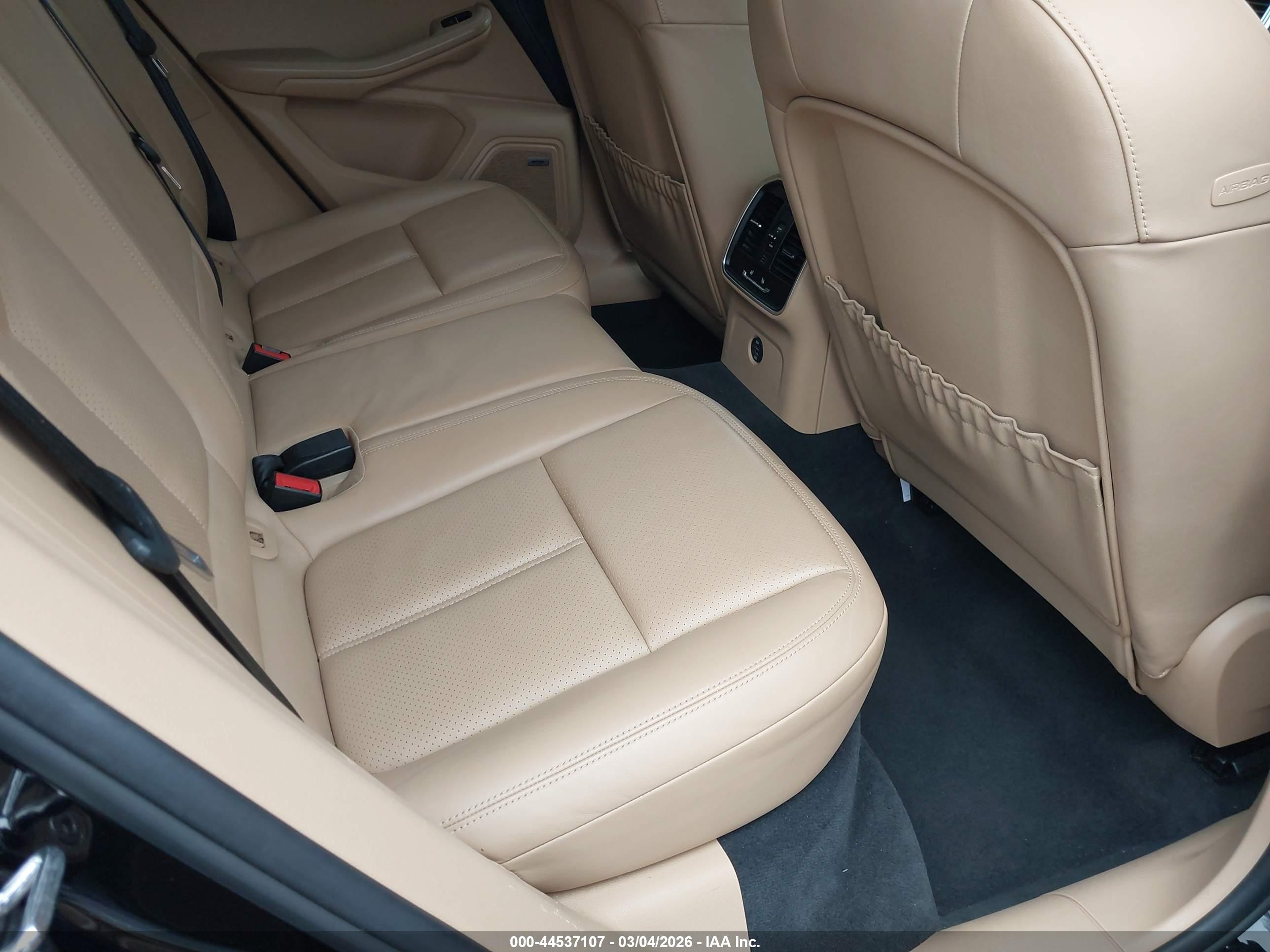 PORSCHE MACAN image 8