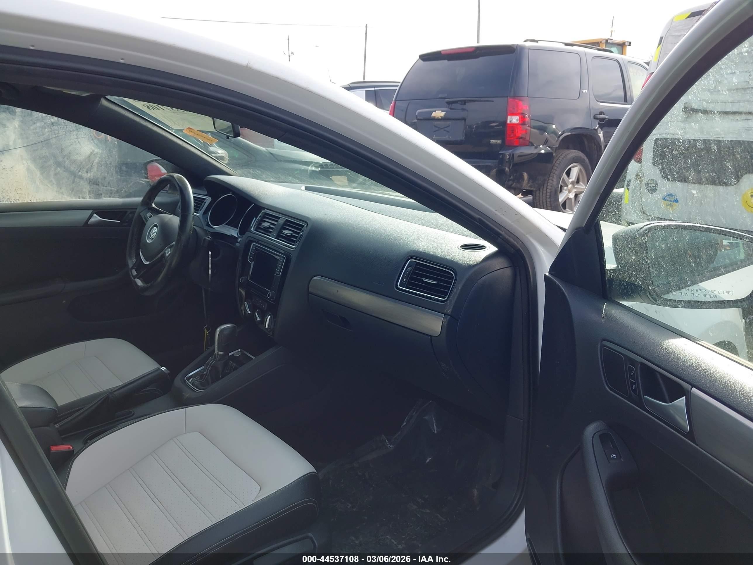 VOLKSWAGEN JETTA image 5