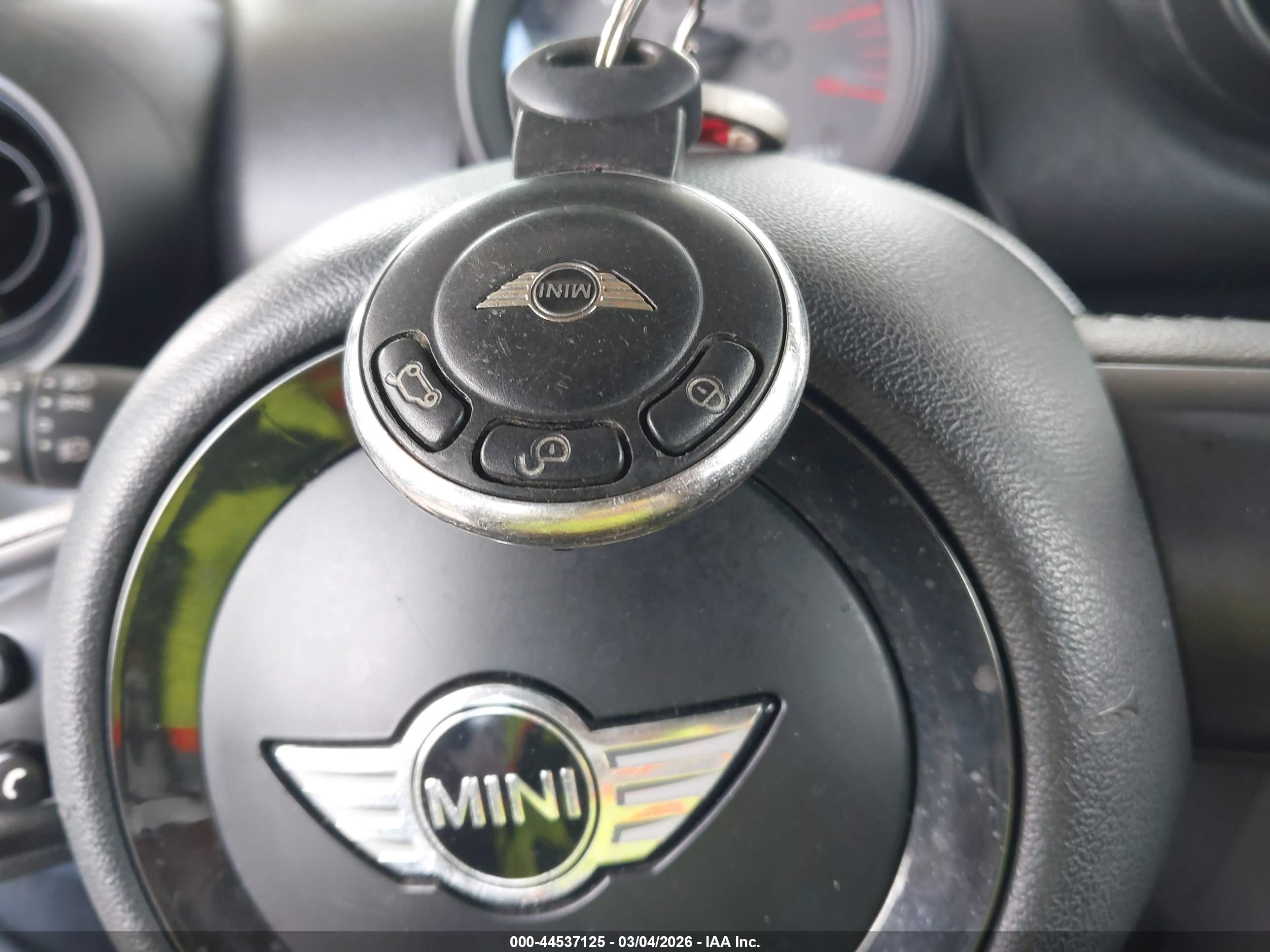 MINI COUNTRYMAN image 11