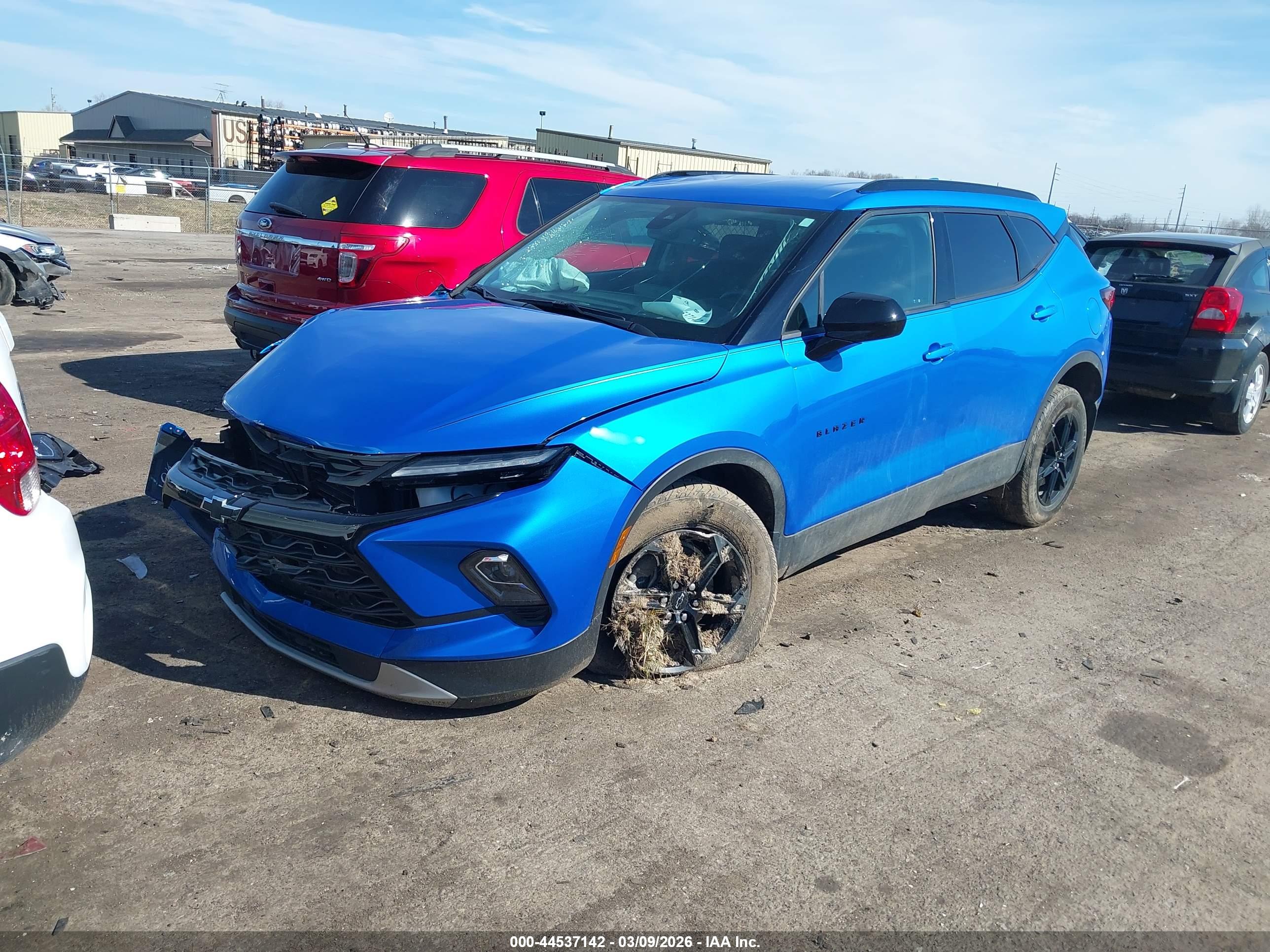 CHEVROLET BLAZER image 2