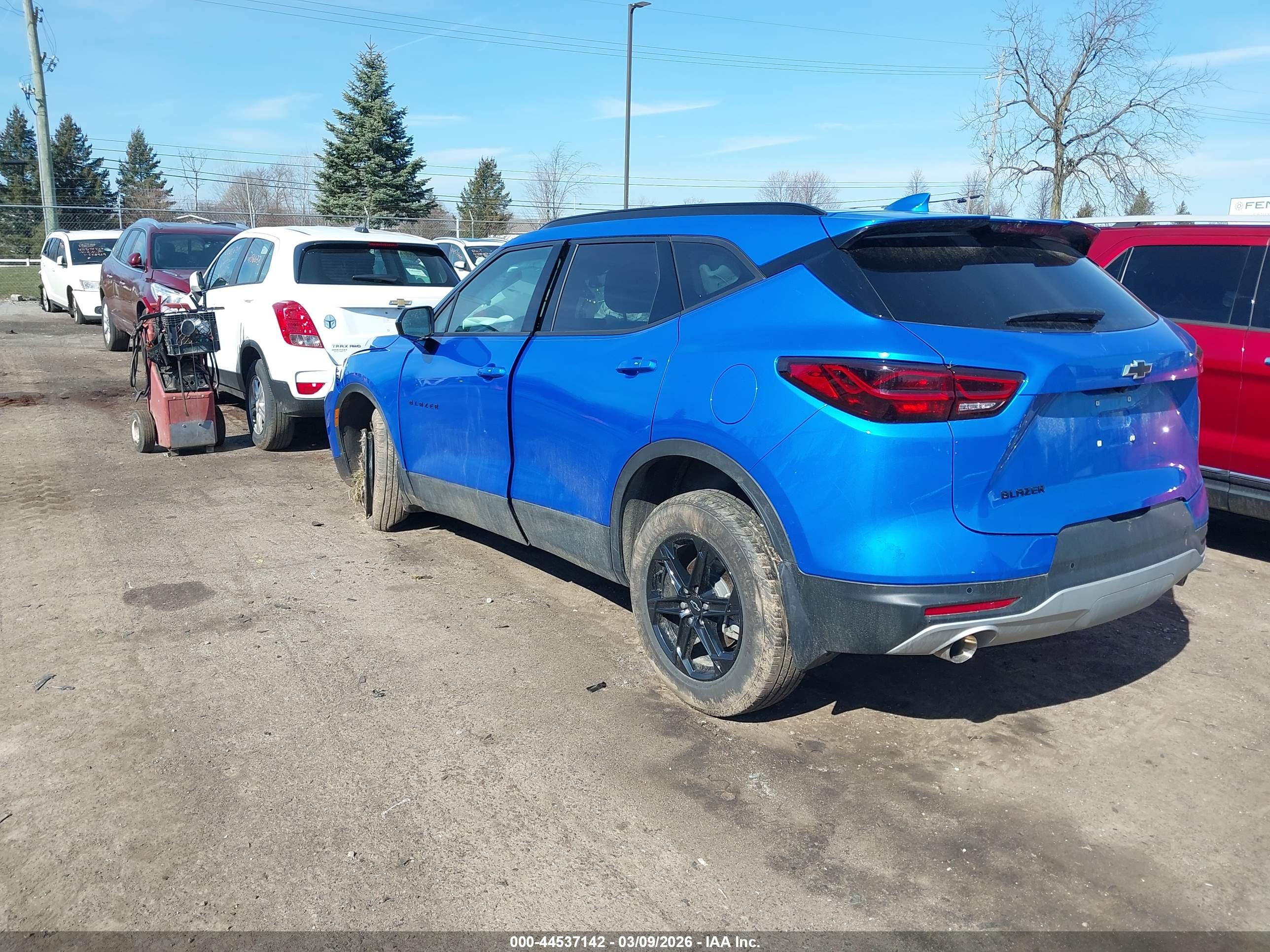 CHEVROLET BLAZER image 3