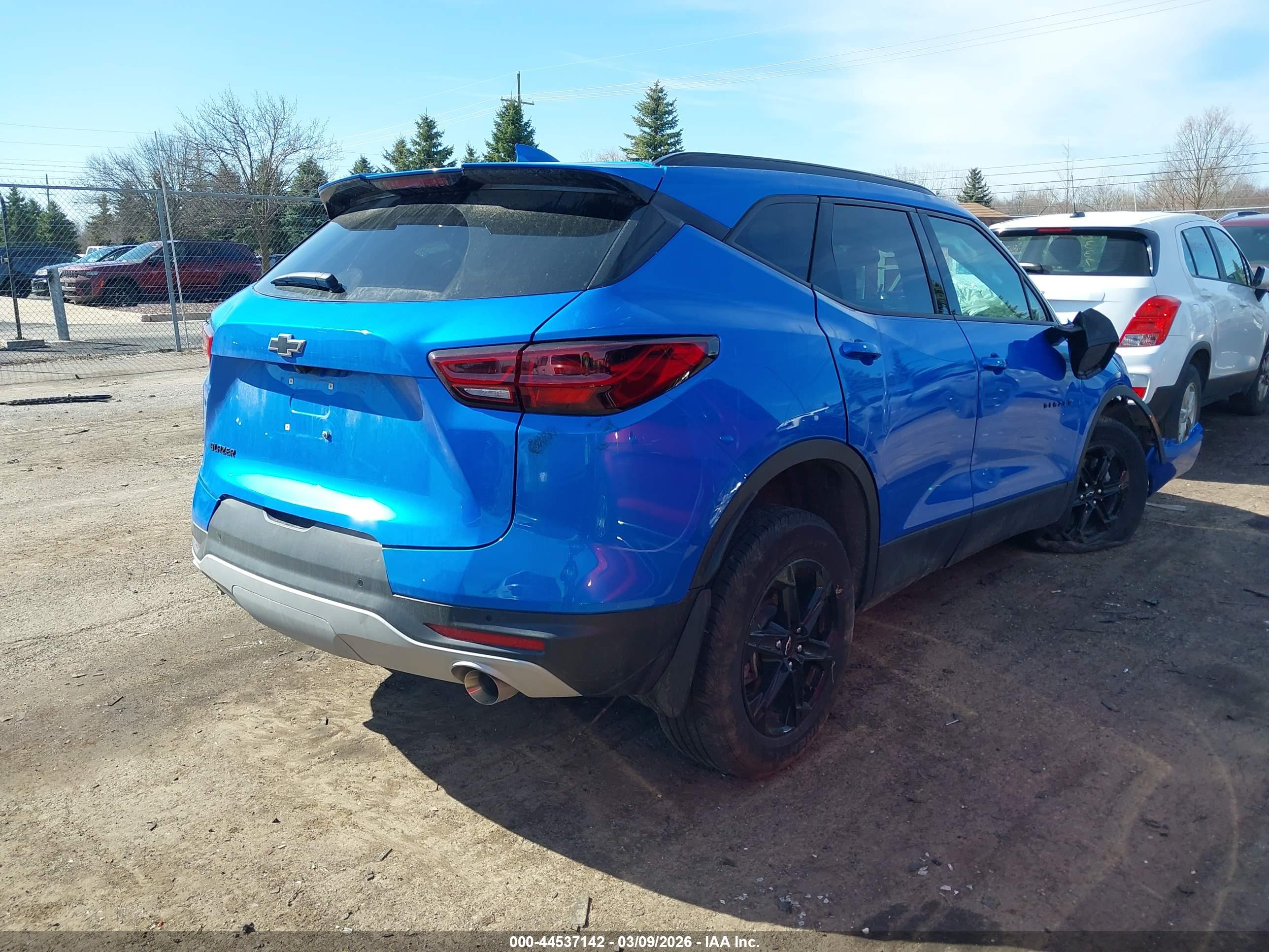 CHEVROLET BLAZER image 4