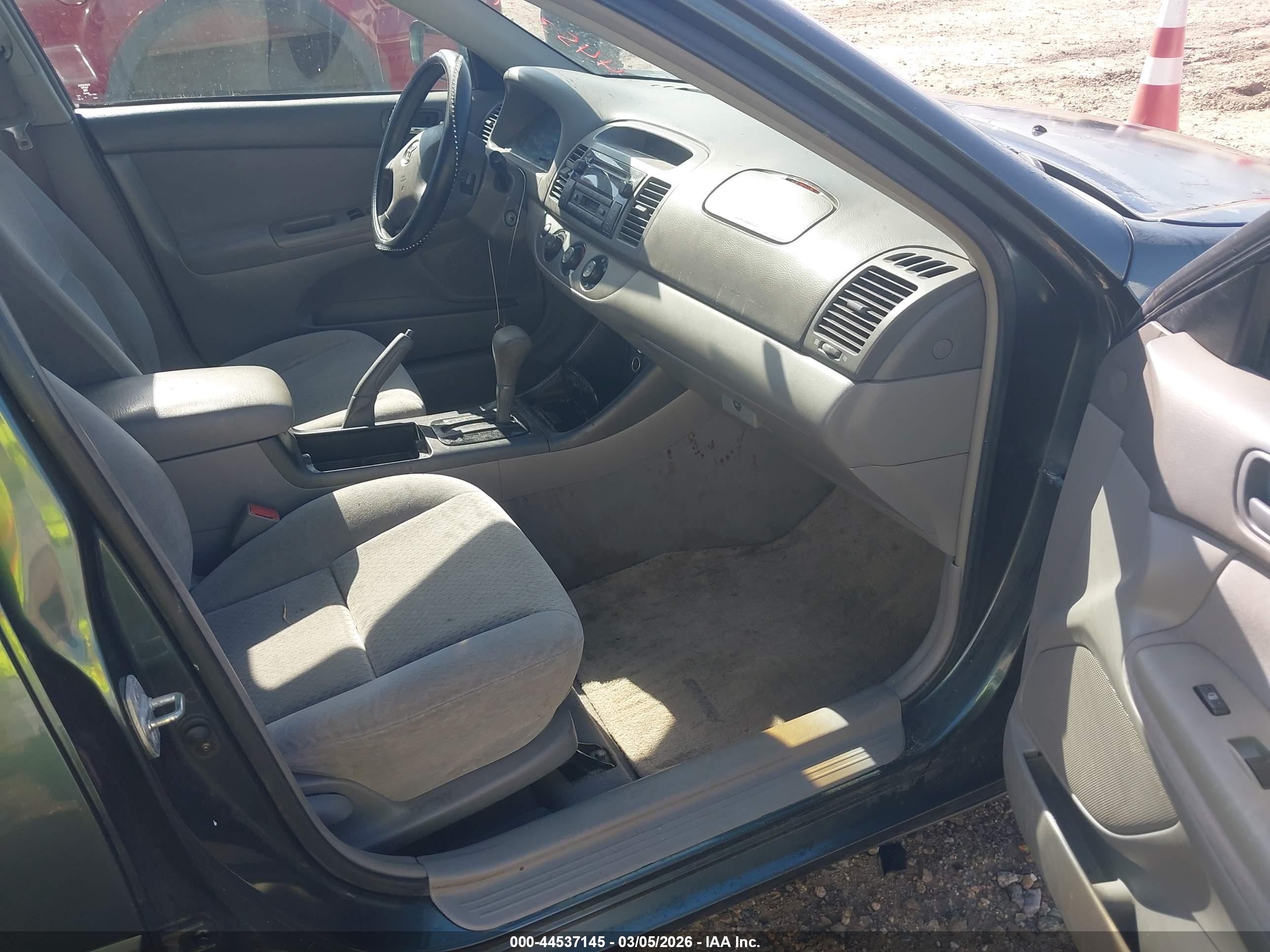 TOYOTA CAMRY image 5