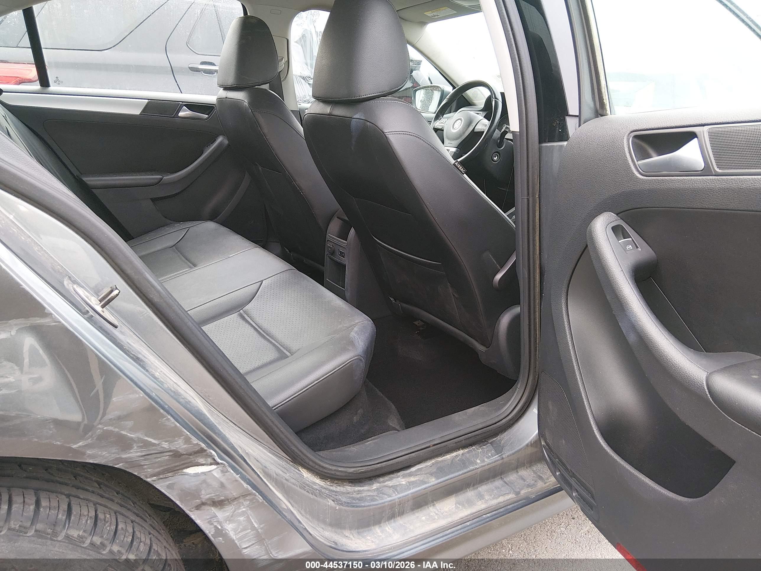 VOLKSWAGEN JETTA image 8