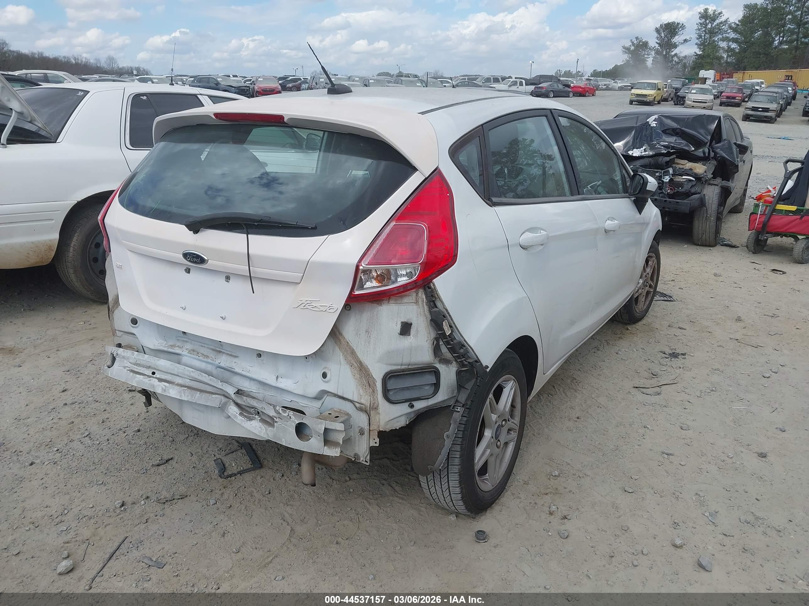 FORD FIESTA image 4