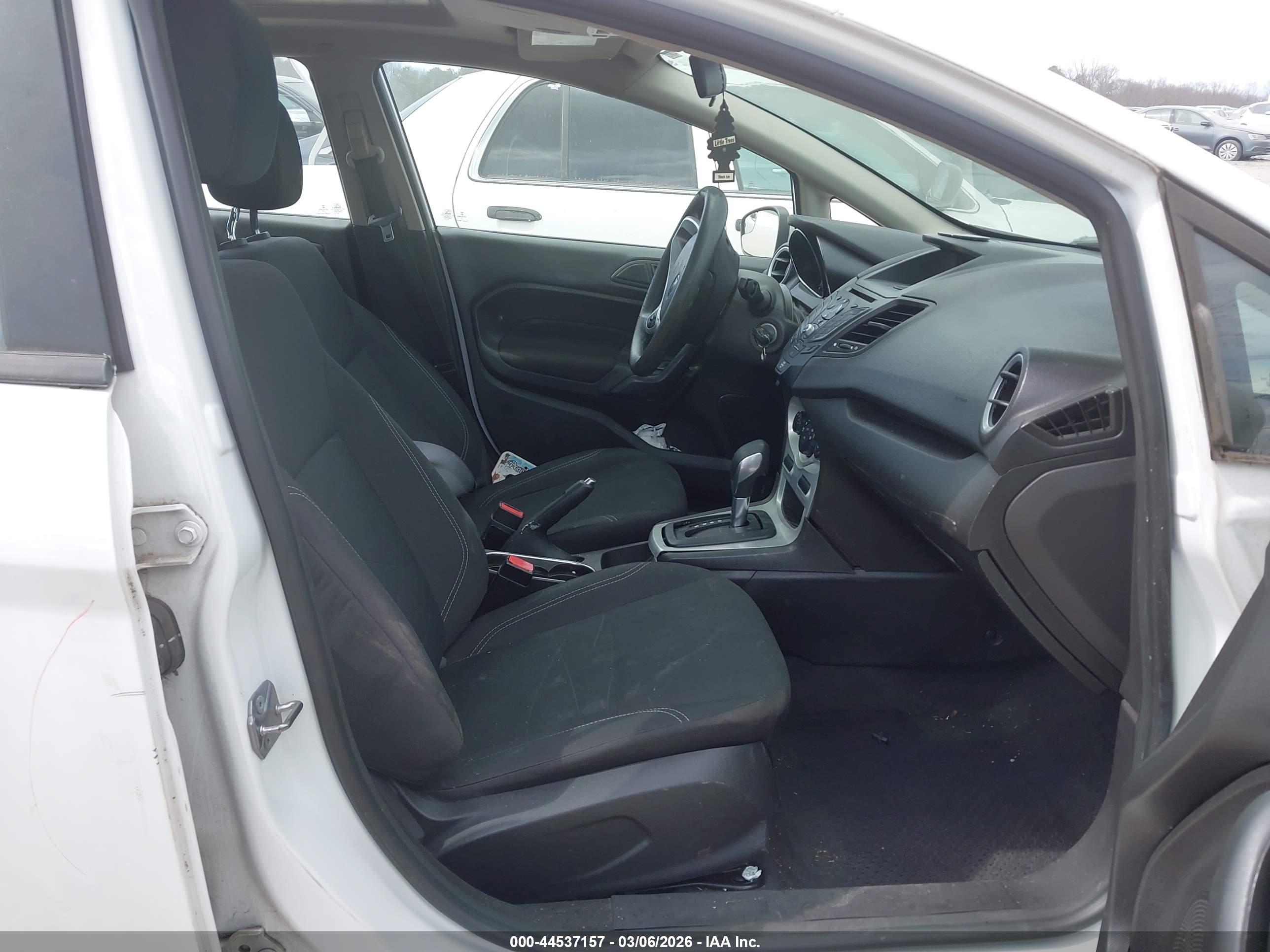 FORD FIESTA image 5