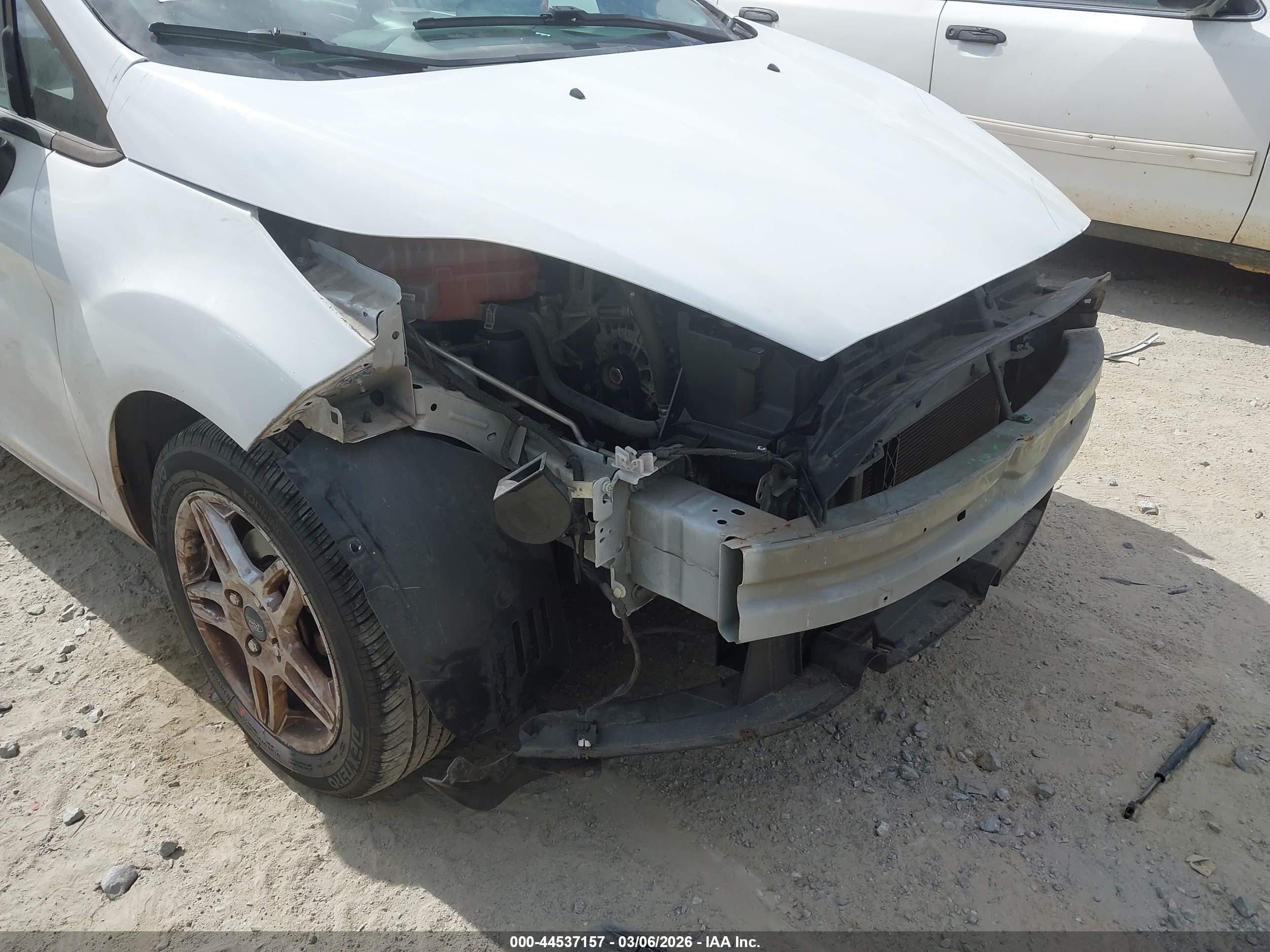 FORD FIESTA image 6