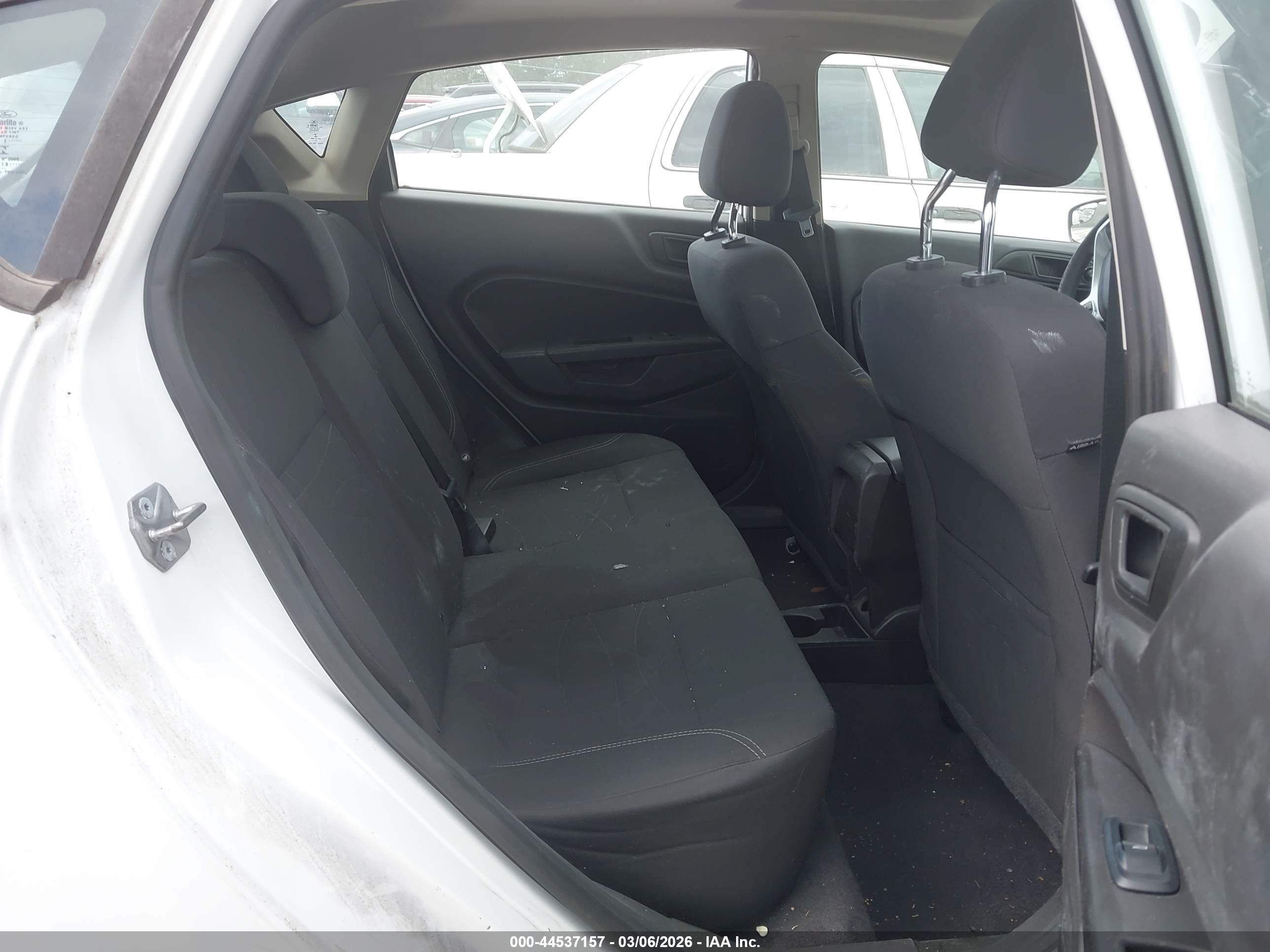 FORD FIESTA image 8