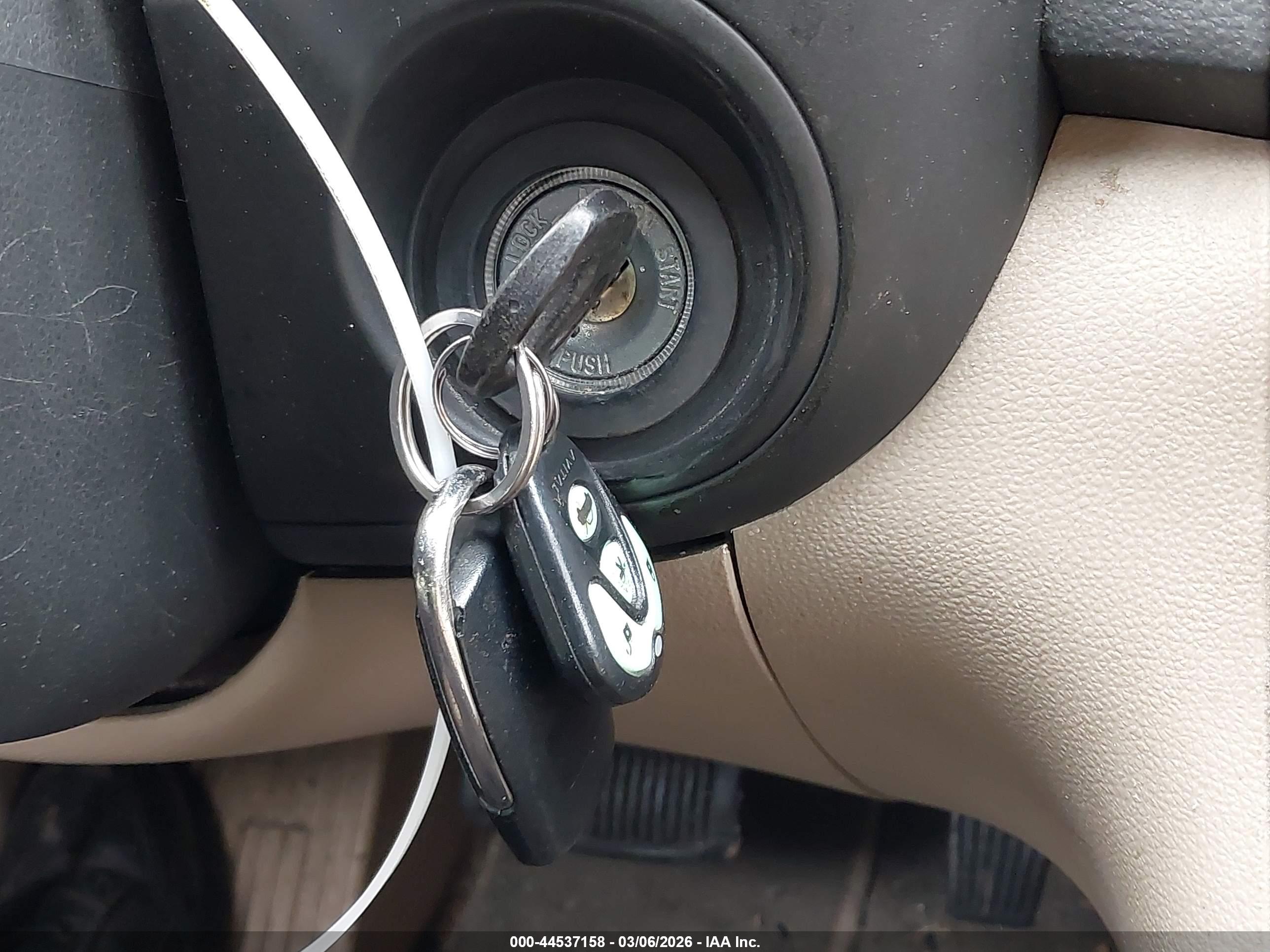 HYUNDAI ENTOURAGE image 11