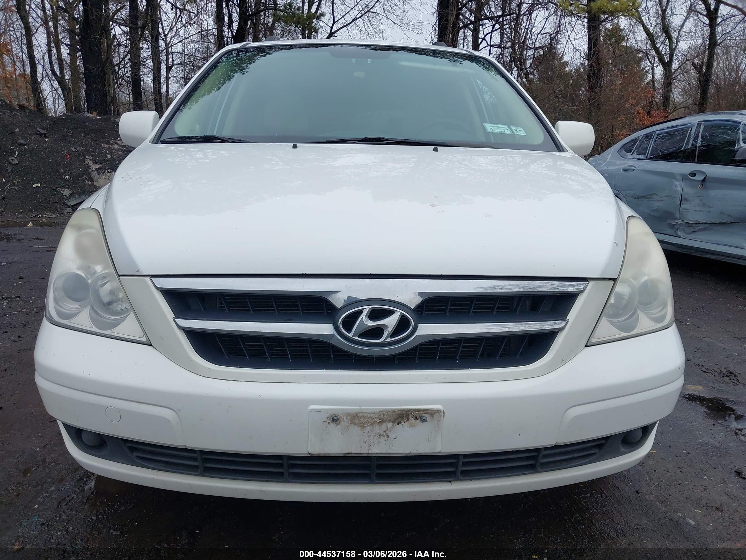 HYUNDAI ENTOURAGE image 6