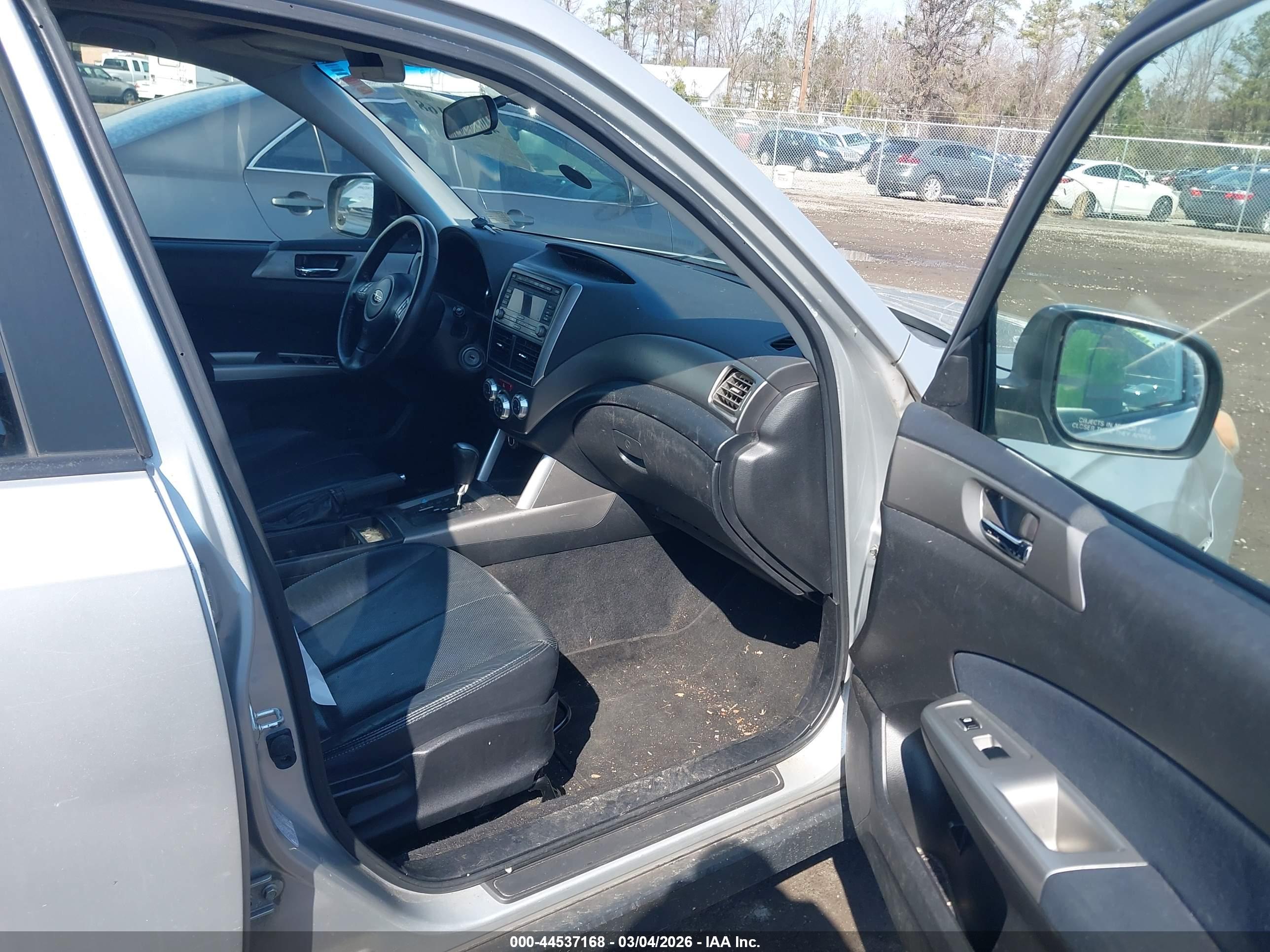 SUBARU FORESTER image 5