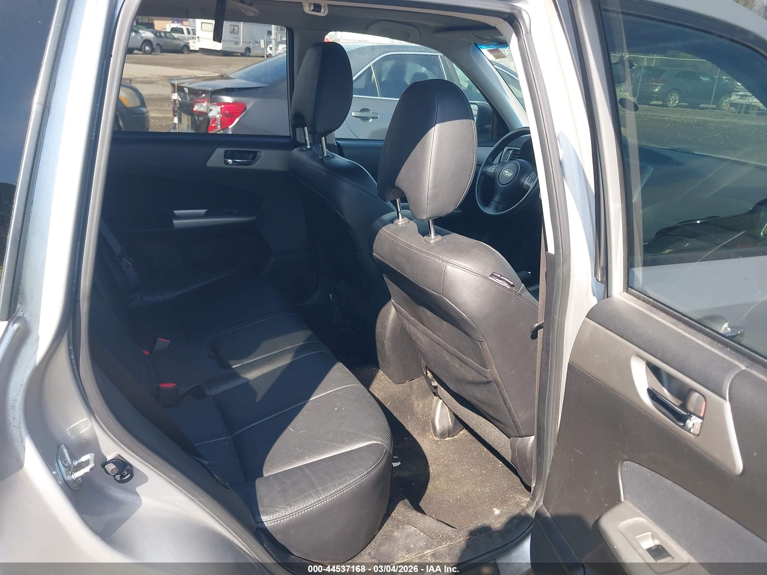 SUBARU FORESTER image 8