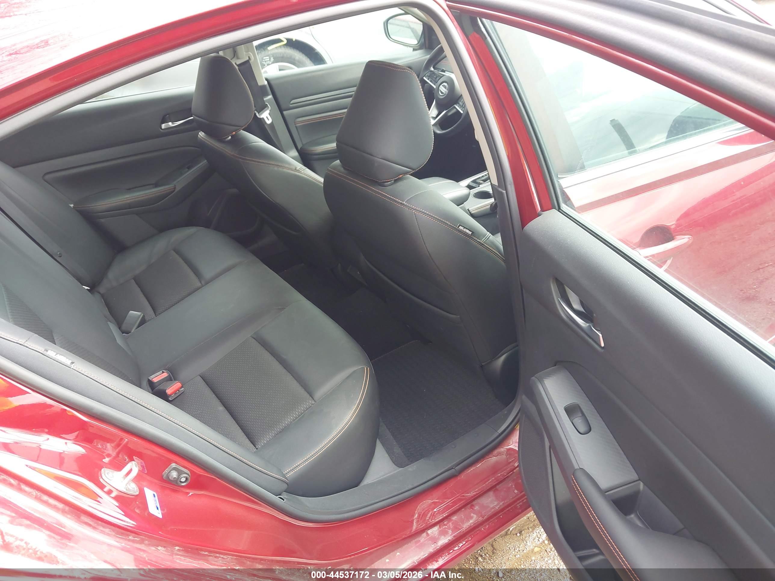 NISSAN ALTIMA image 8