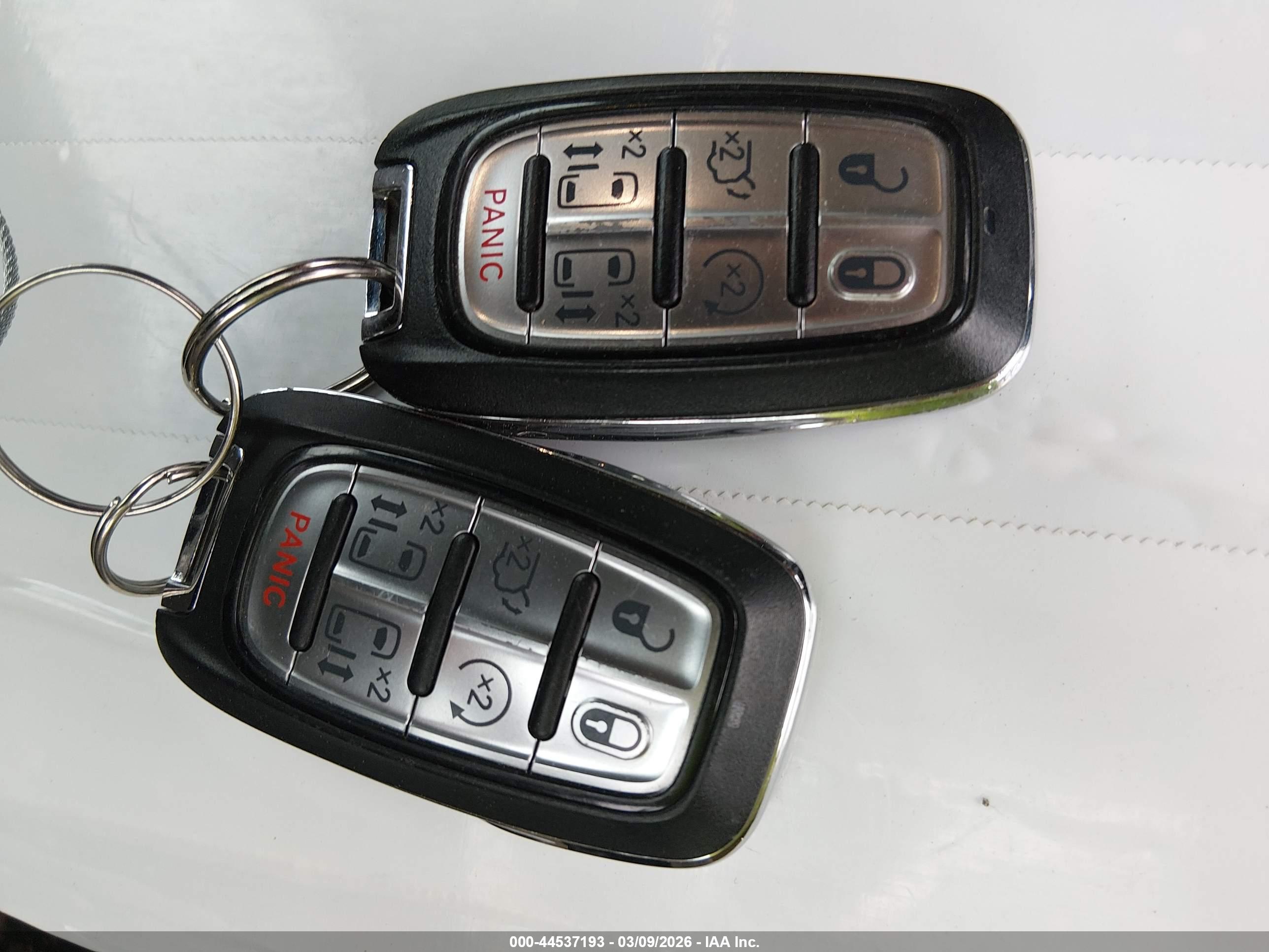 CHRYSLER PACIFICA image 11