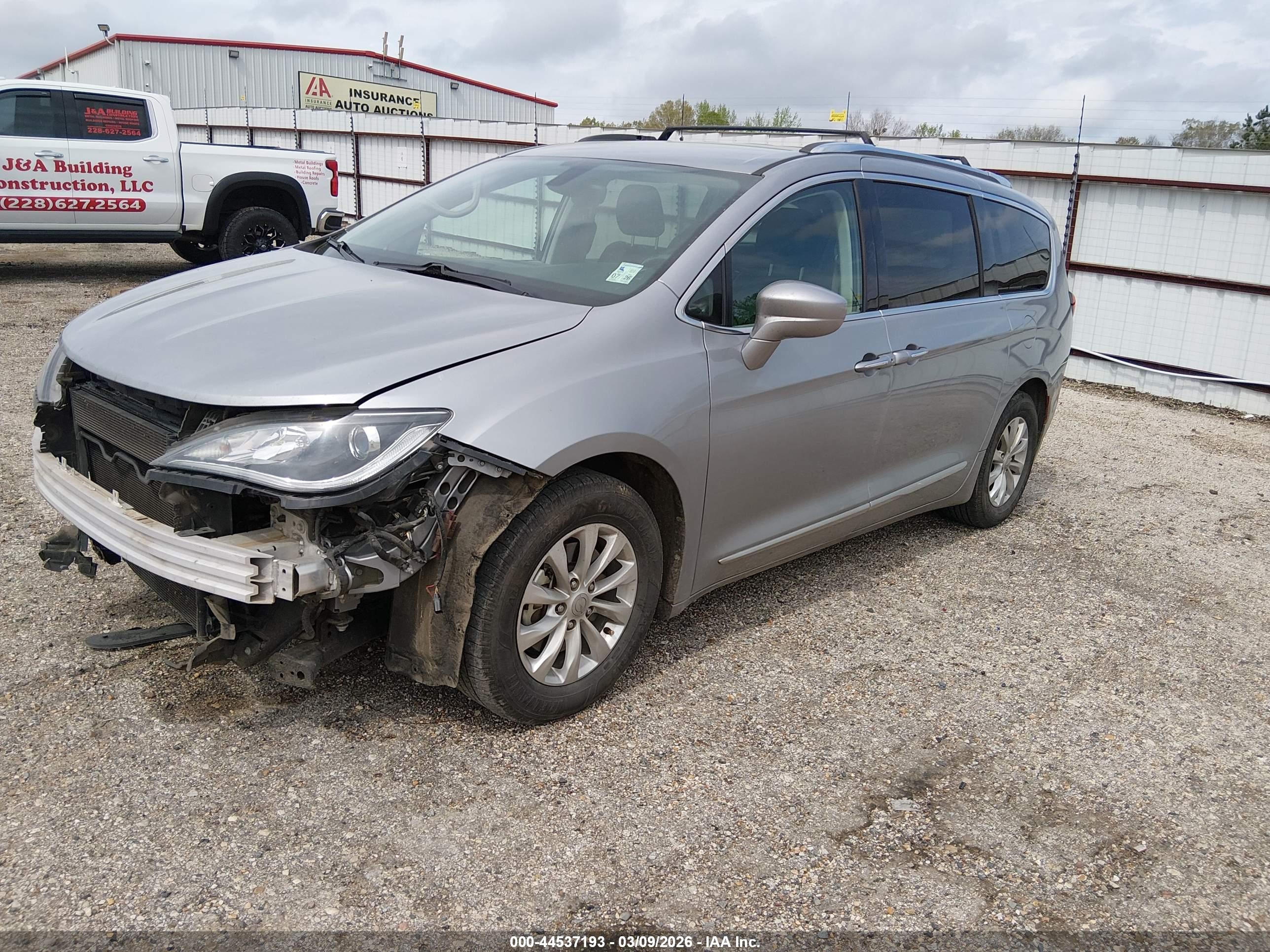 CHRYSLER PACIFICA image 2