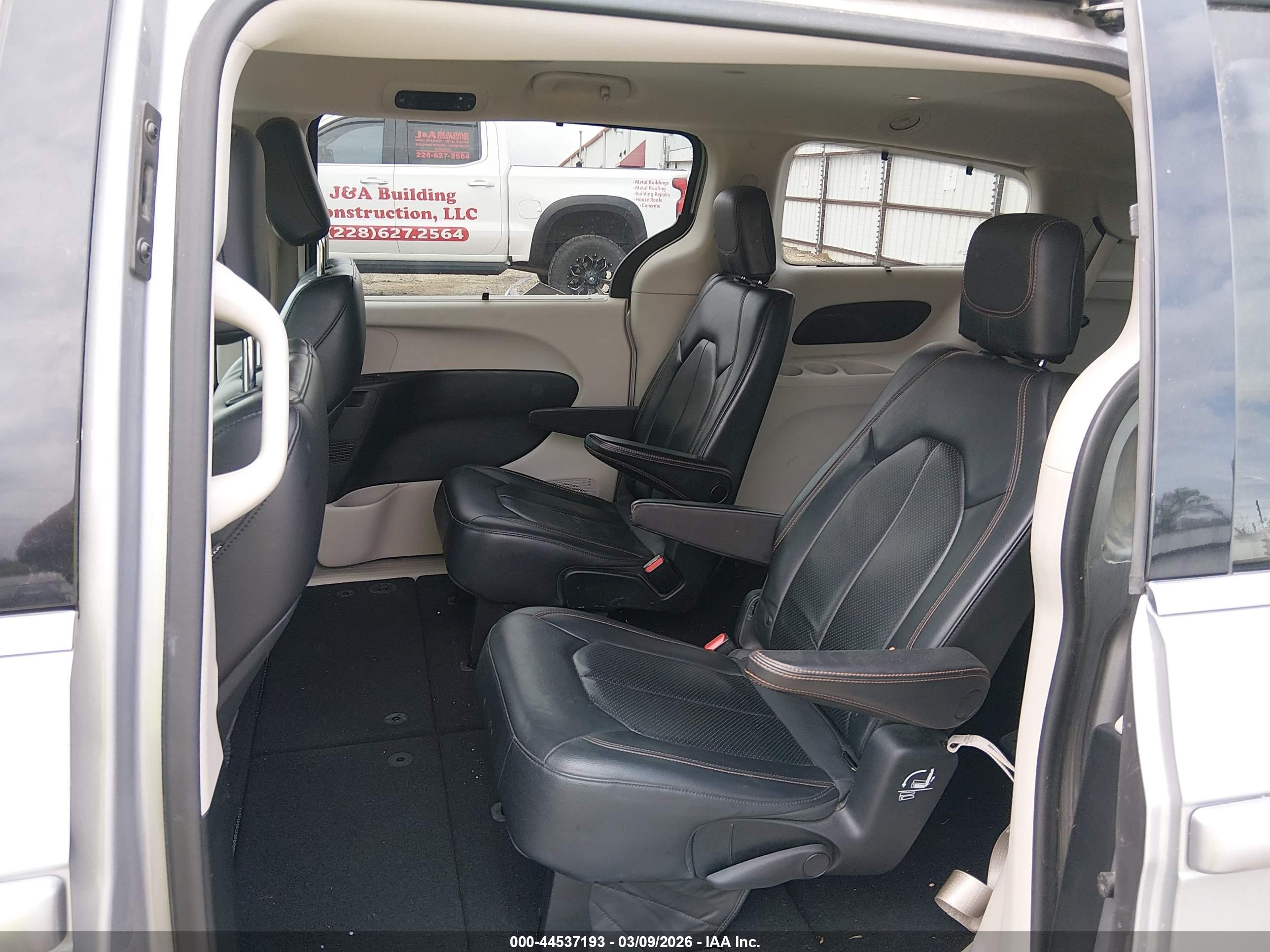 CHRYSLER PACIFICA image 8