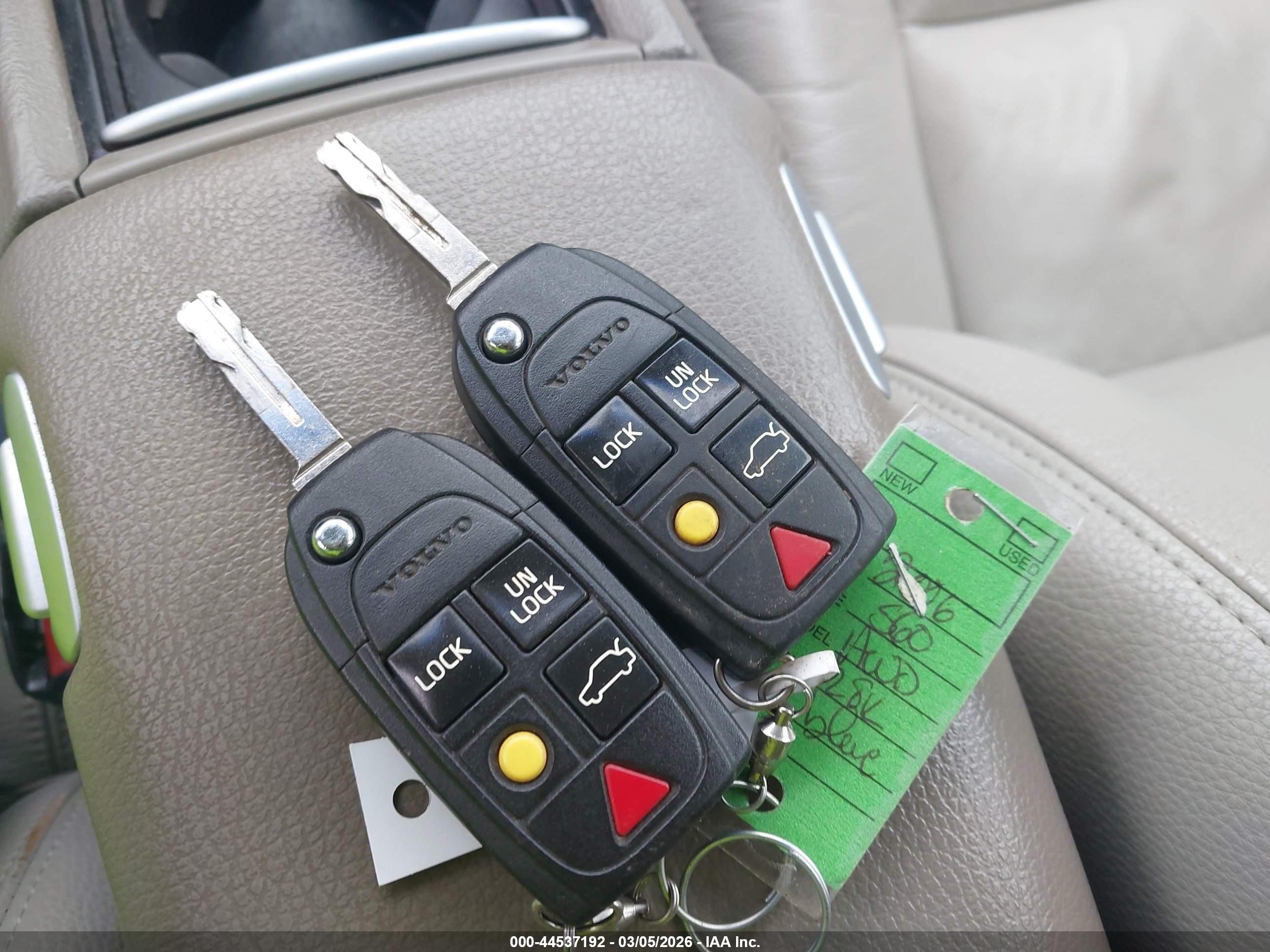 VOLVO S60 image 11