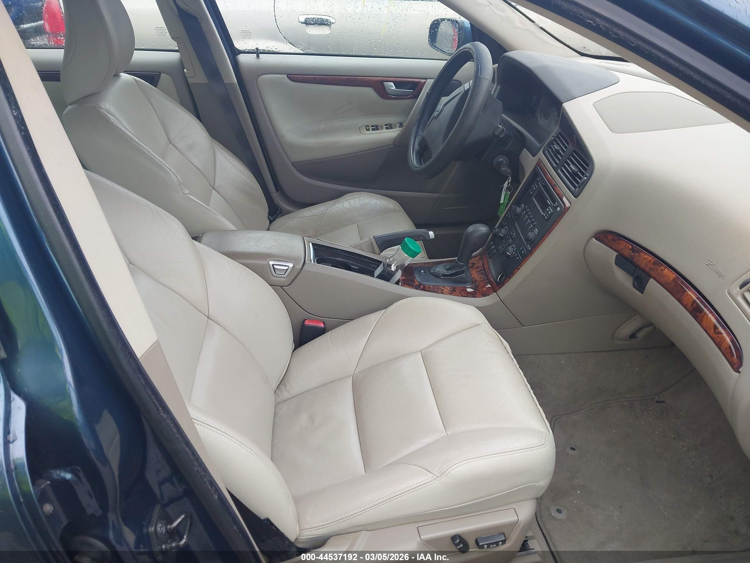 VOLVO S60 image 5