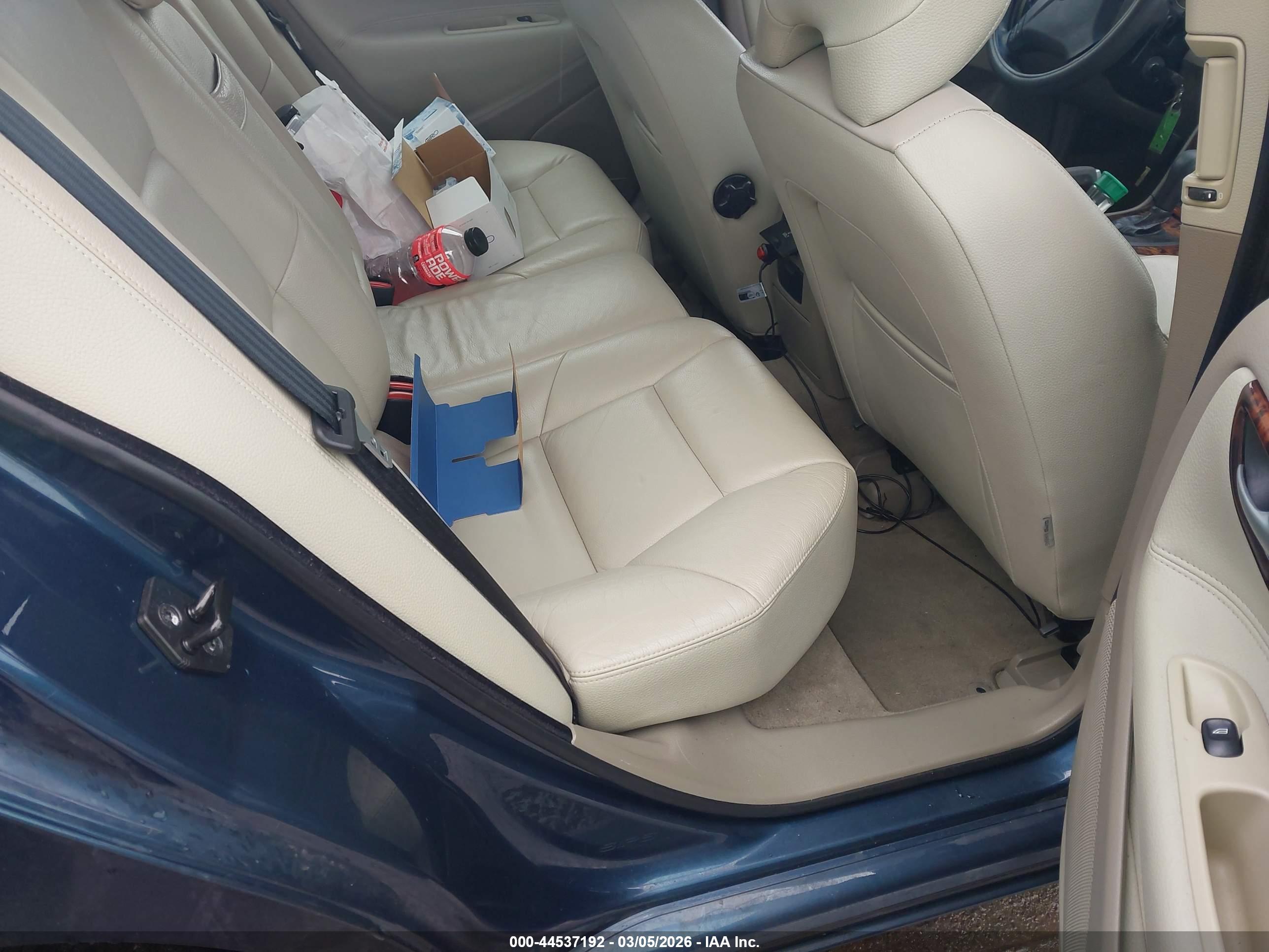 VOLVO S60 image 8