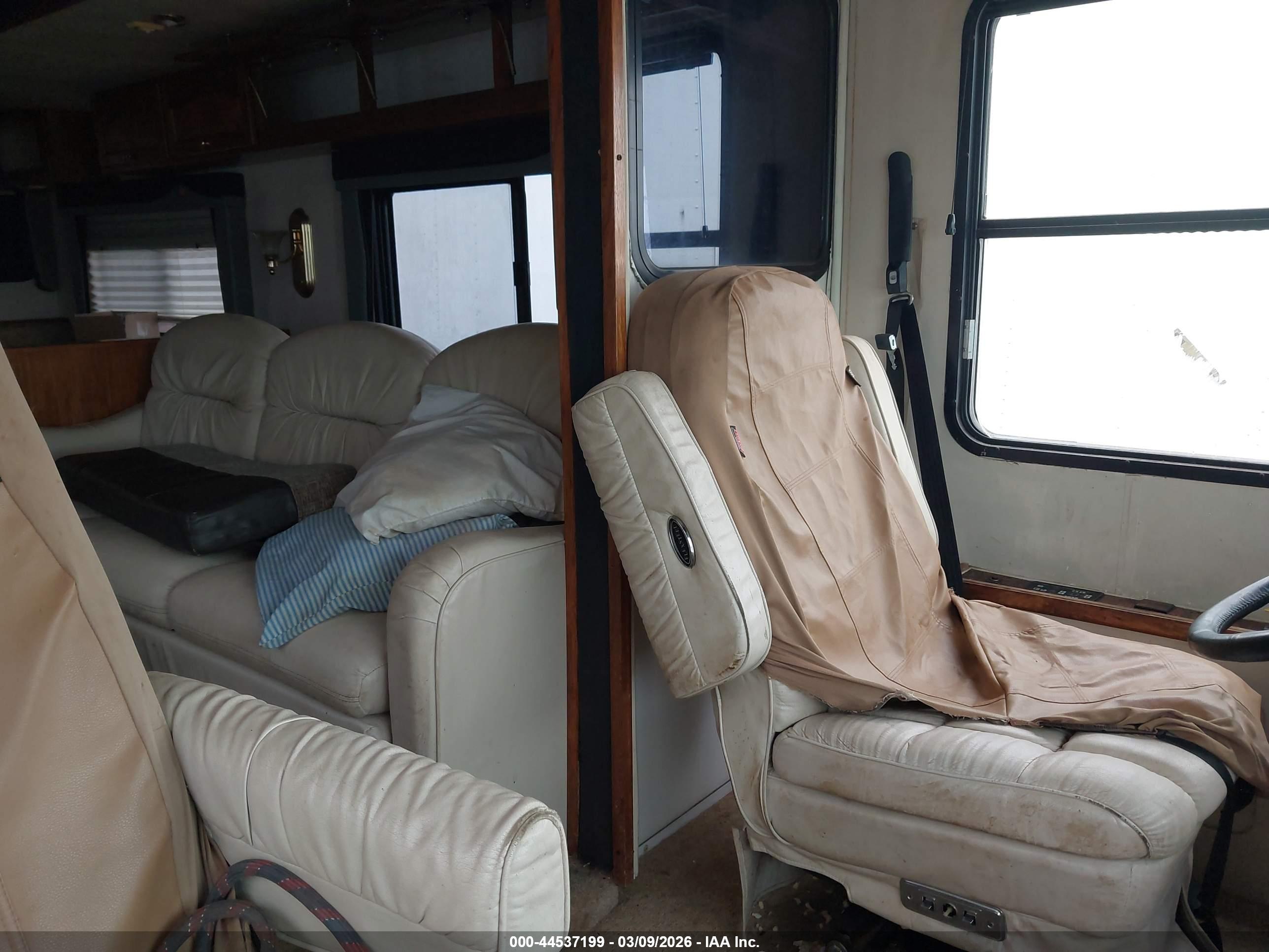 FREIGHTLINER CHASSIS image 5