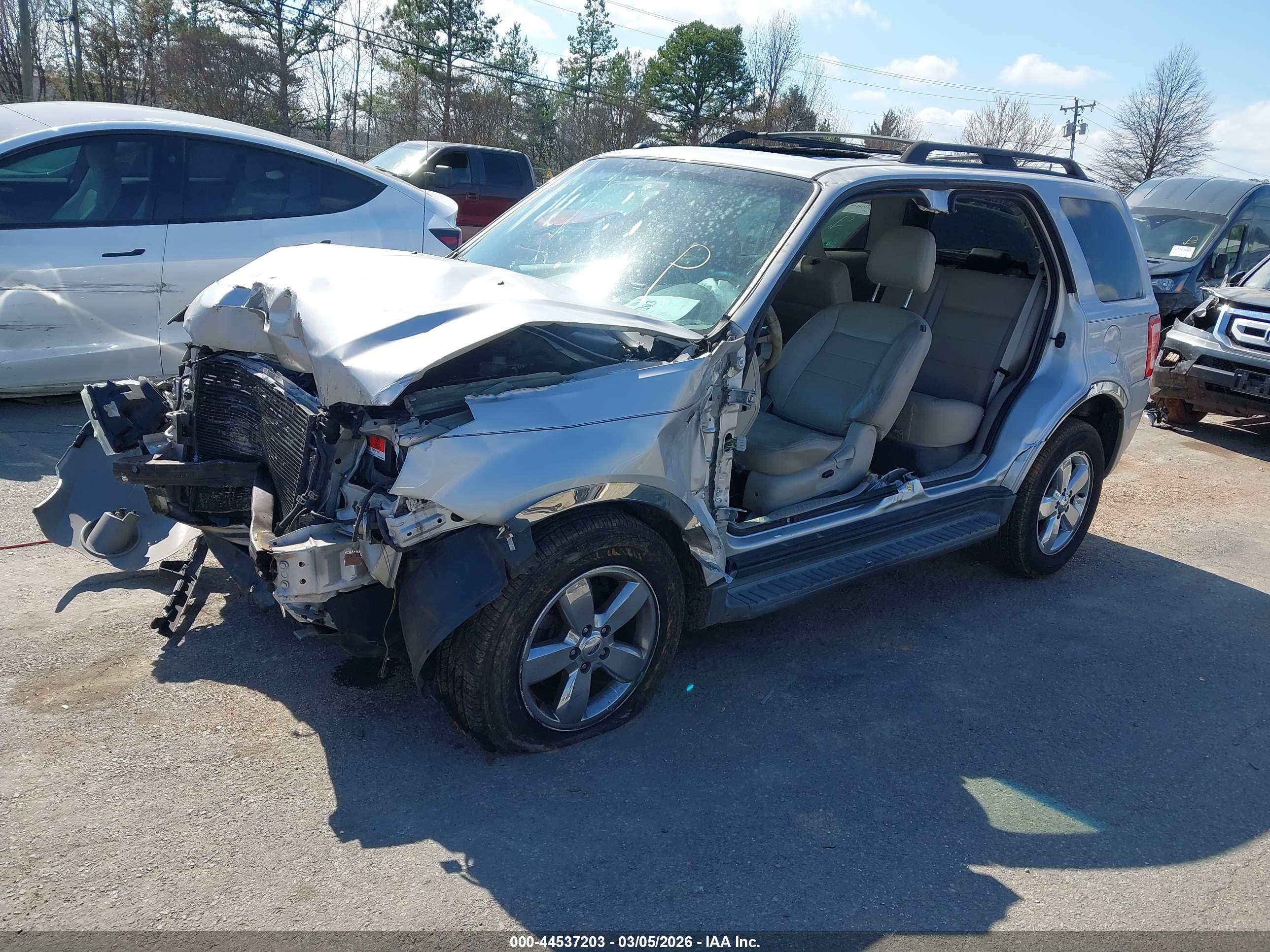 FORD ESCAPE image 2