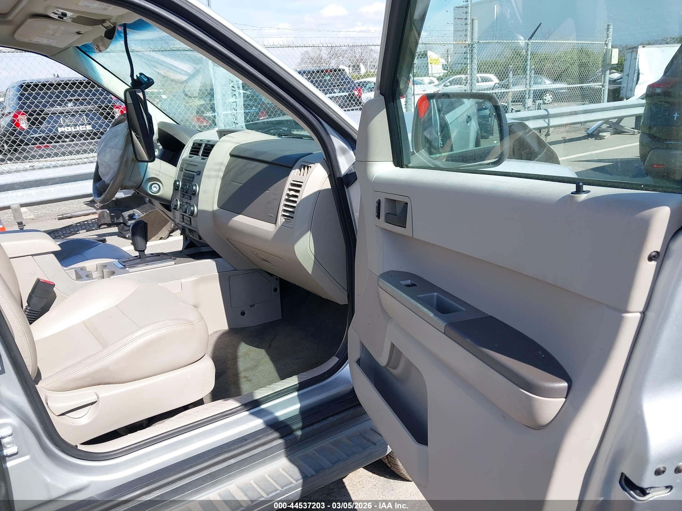 FORD ESCAPE image 5