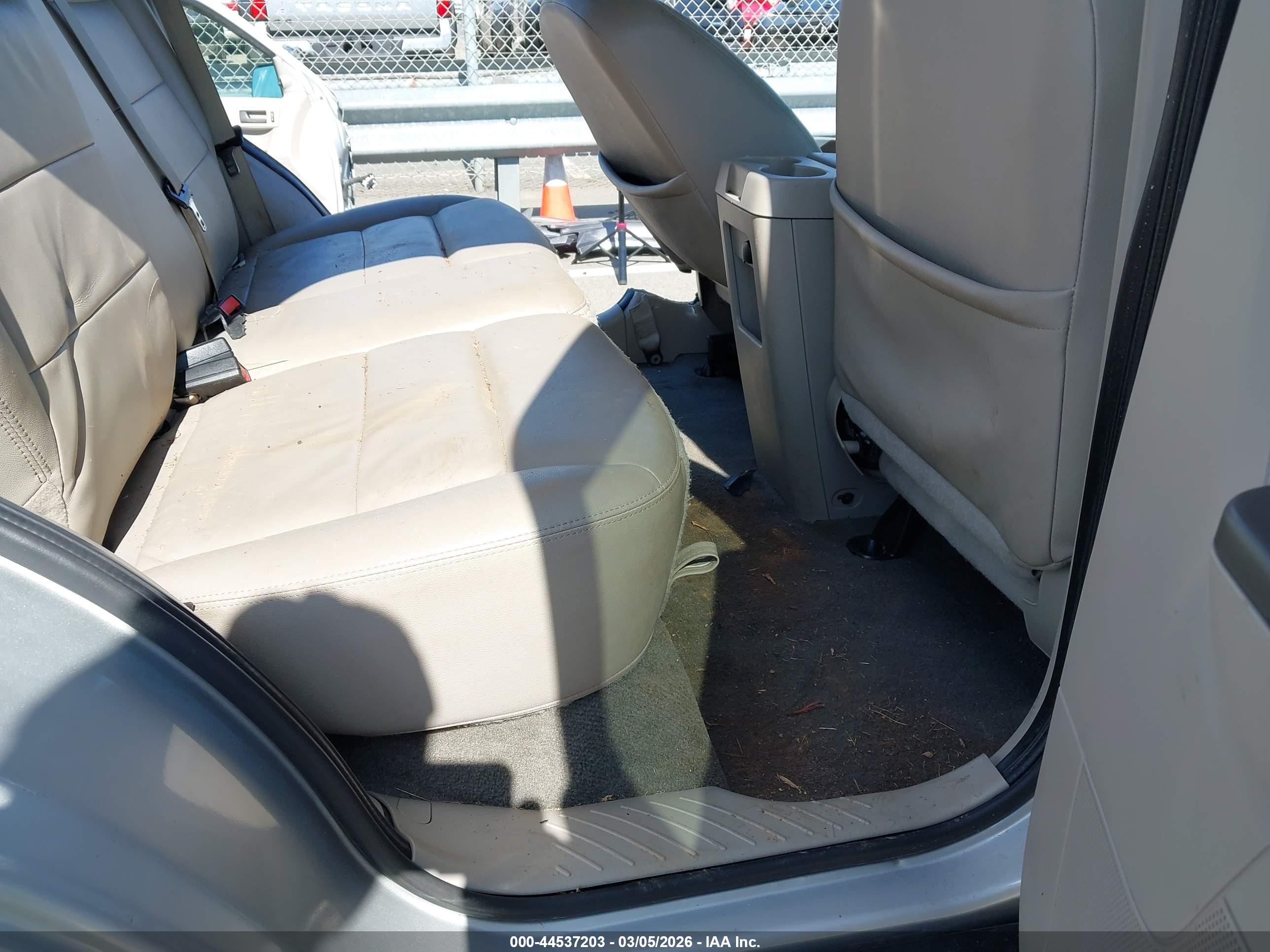 FORD ESCAPE image 8