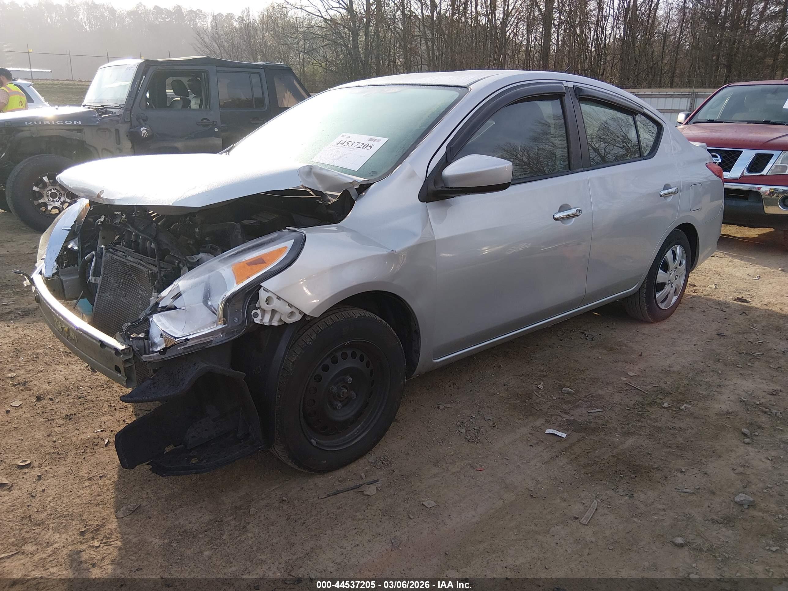 NISSAN VERSA image 2