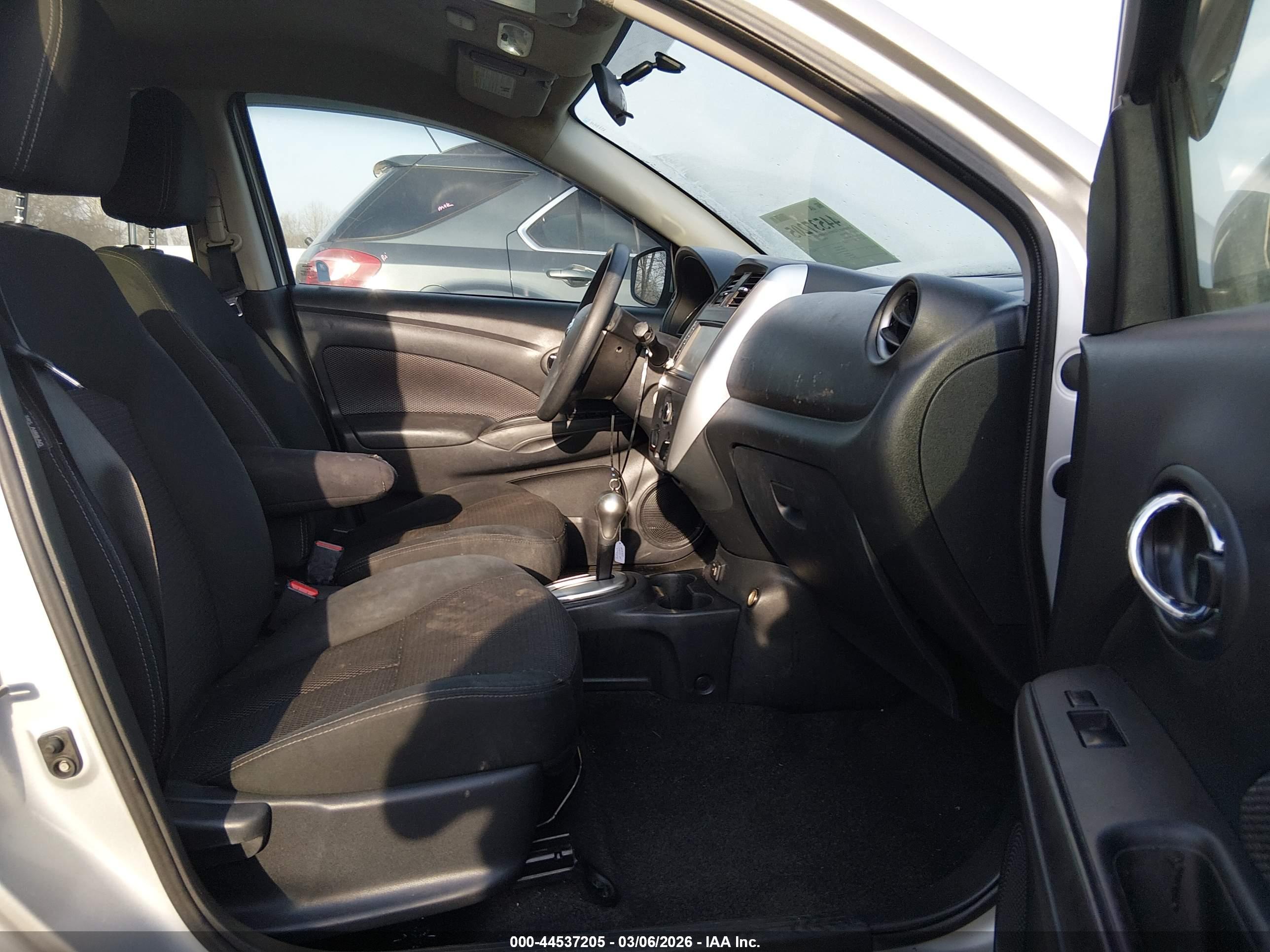 NISSAN VERSA image 5