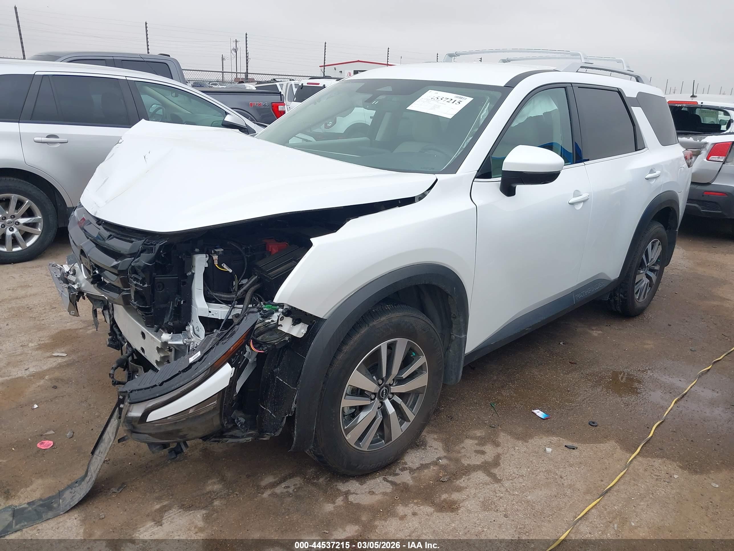NISSAN PATHFINDER image 2