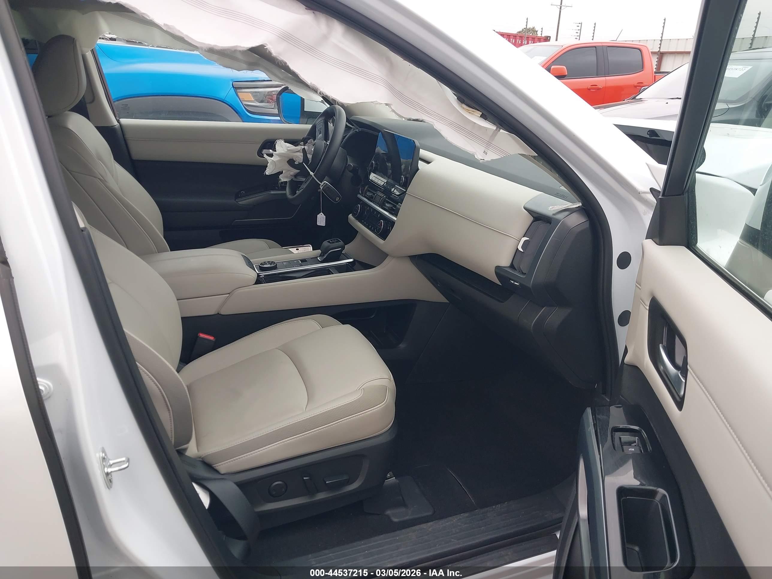 NISSAN PATHFINDER image 5