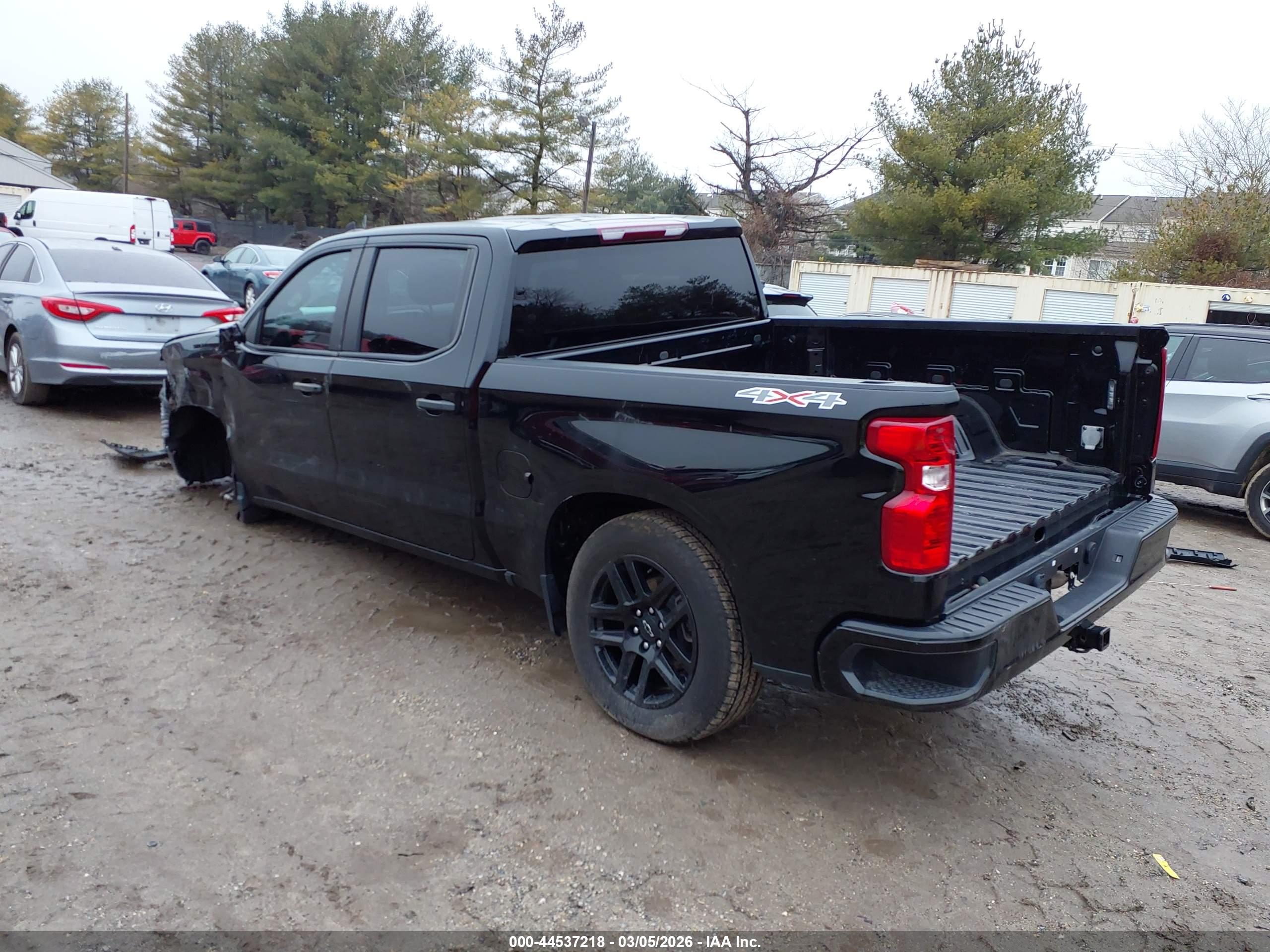 CHEVROLET SILVERADO image 3