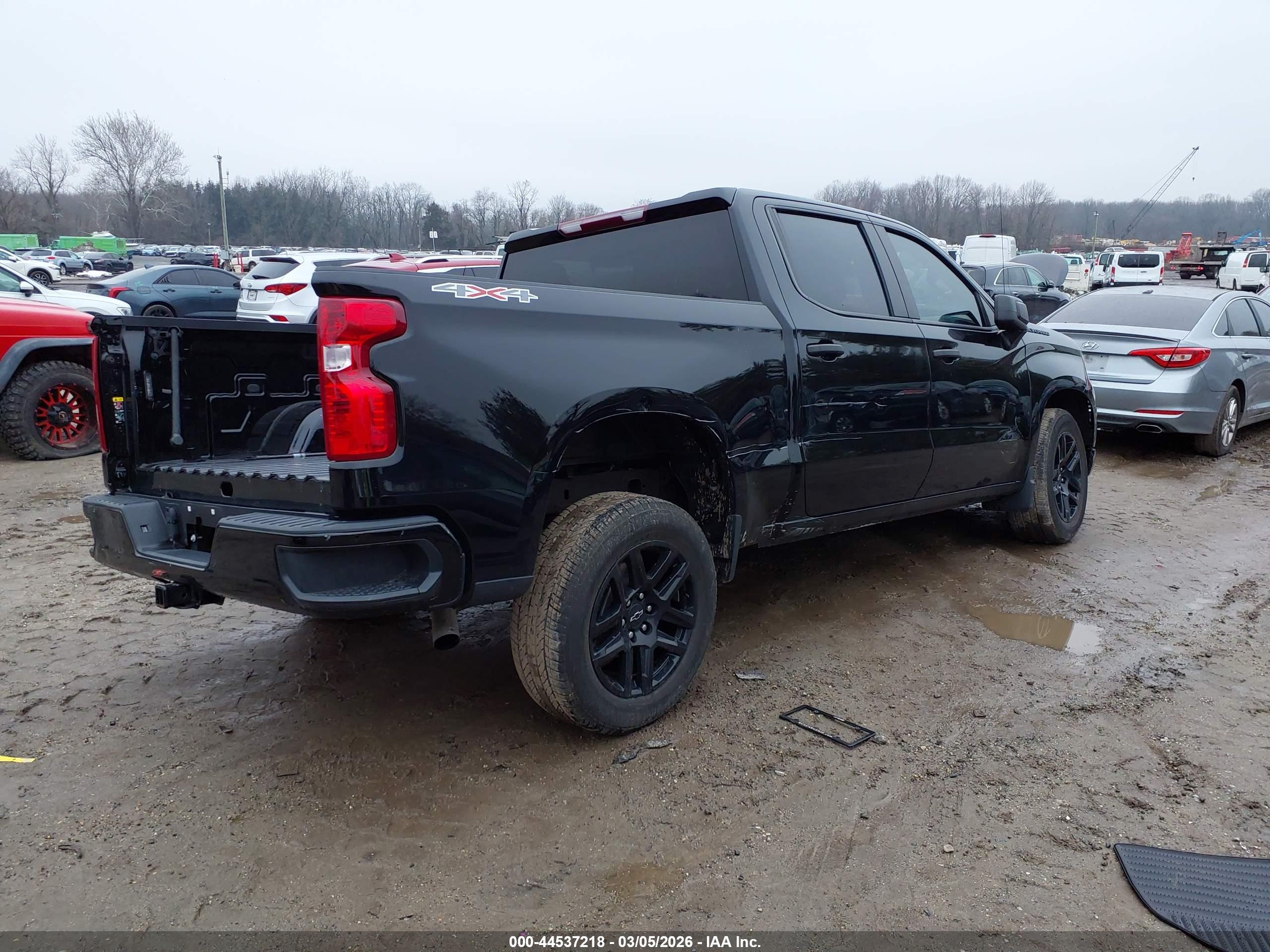 CHEVROLET SILVERADO image 4