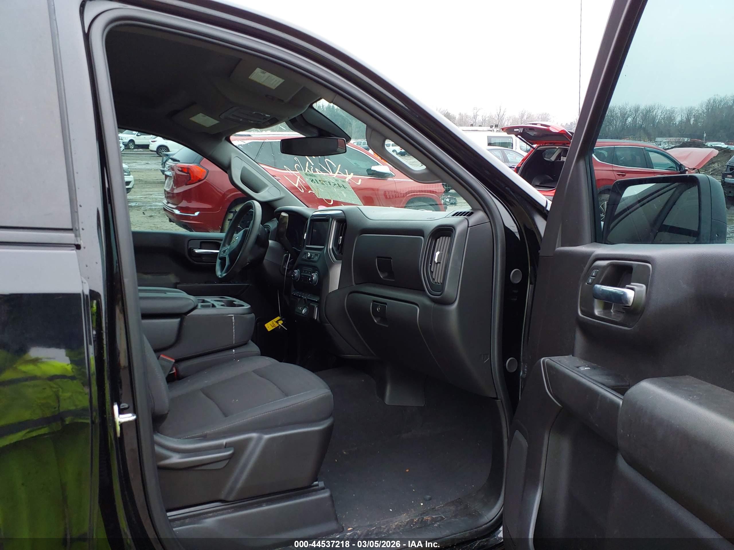 CHEVROLET SILVERADO image 5