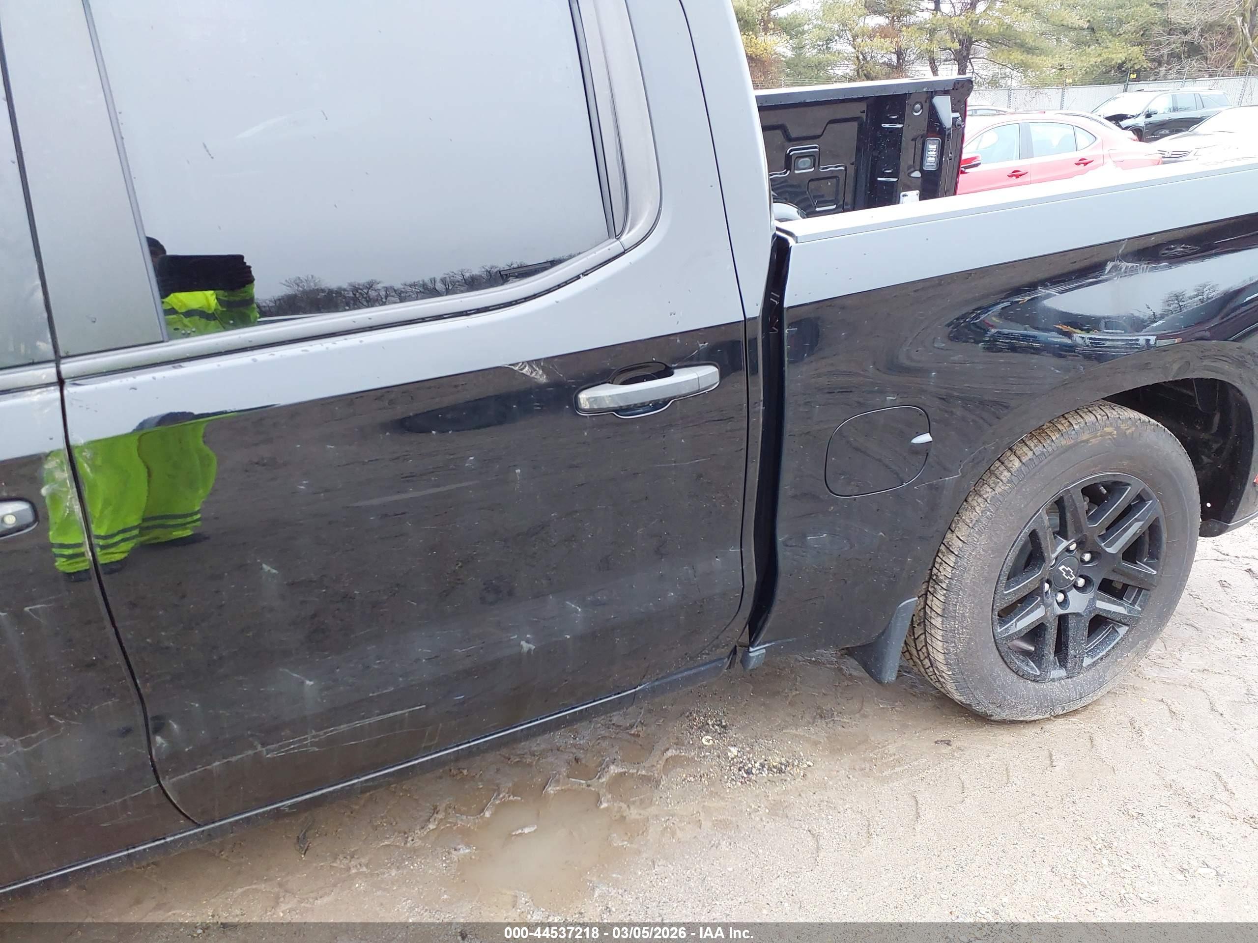 CHEVROLET SILVERADO image 6