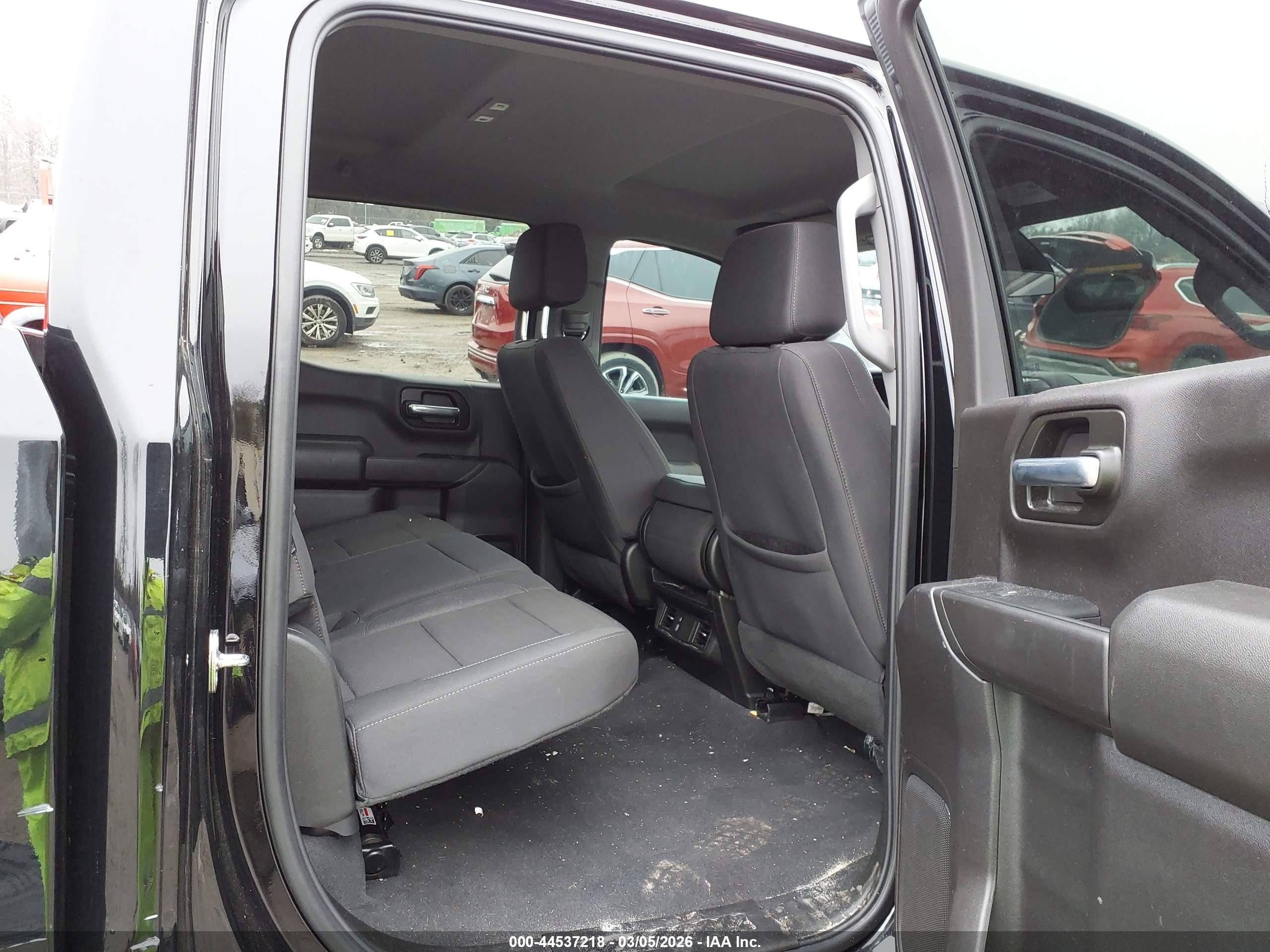 CHEVROLET SILVERADO image 8