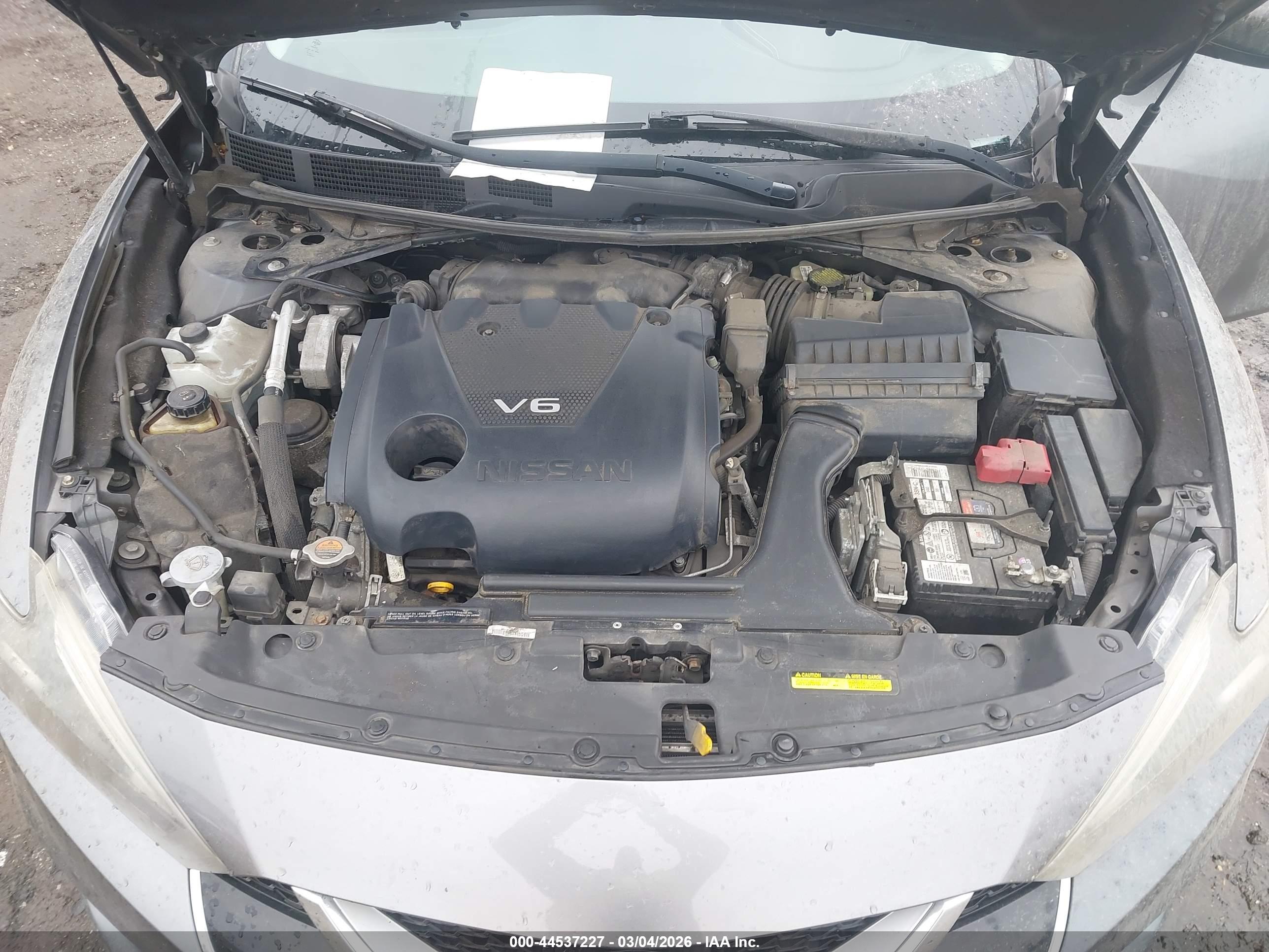 NISSAN MAXIMA image 10