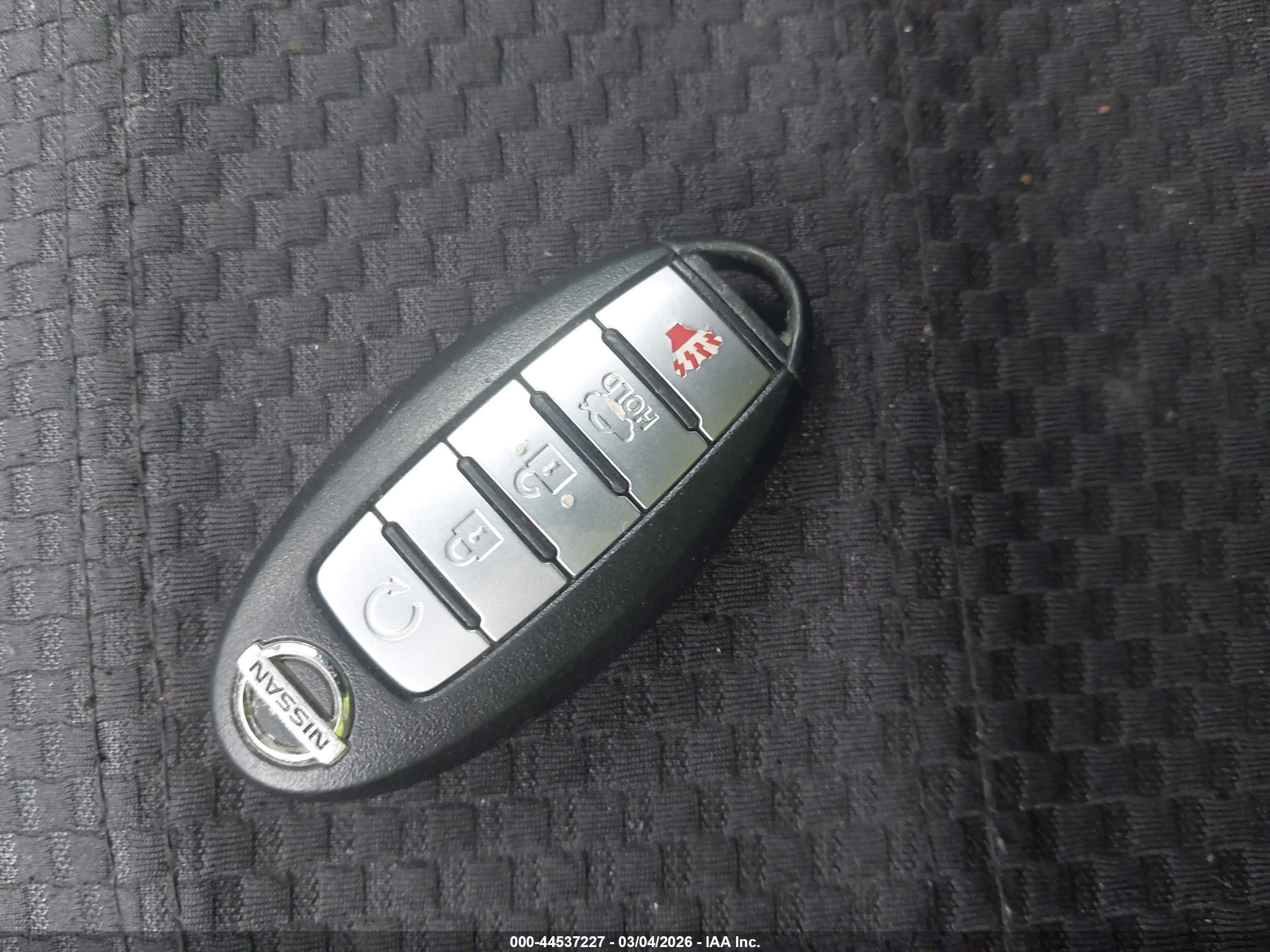 NISSAN MAXIMA image 11
