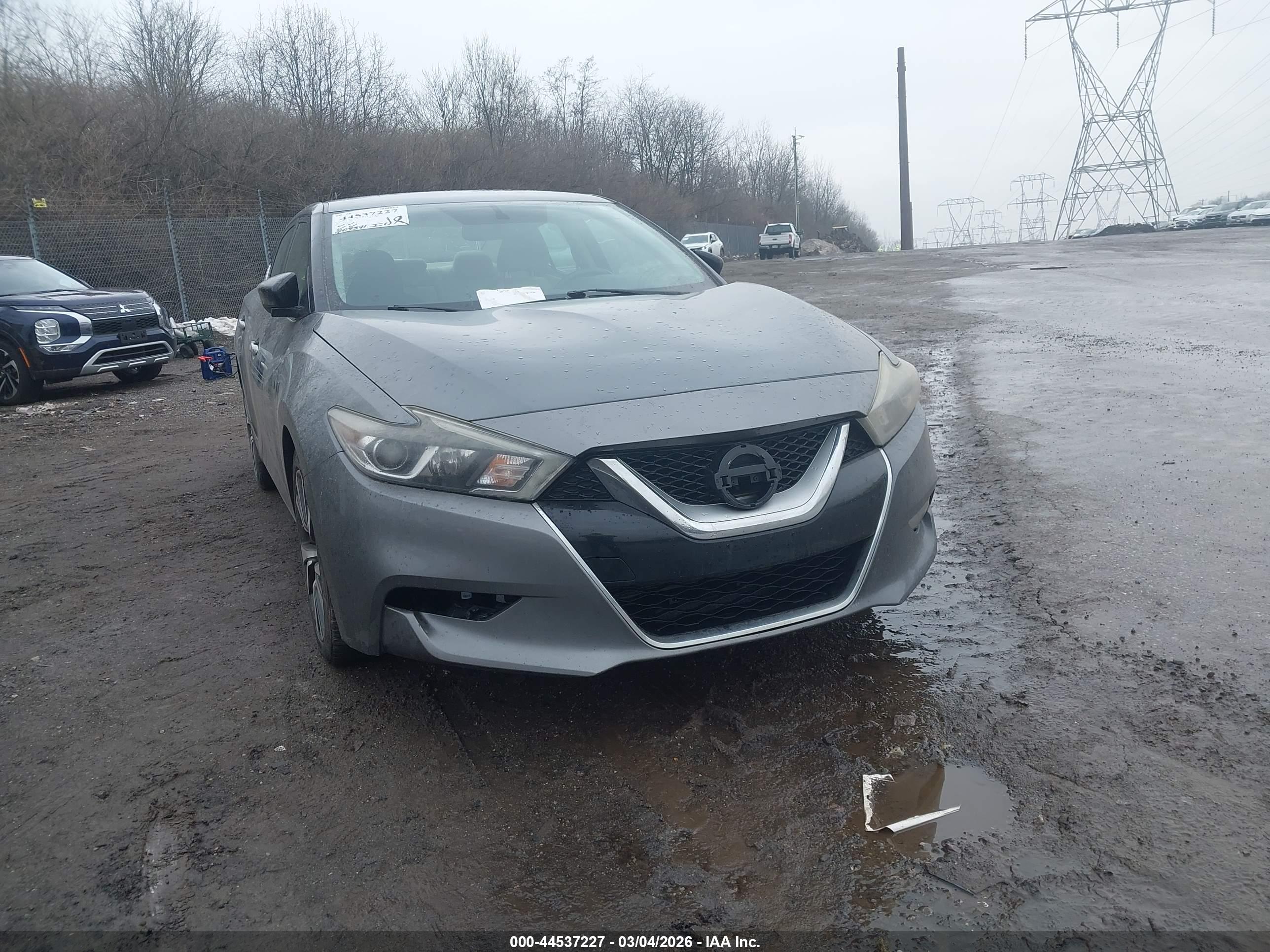 NISSAN MAXIMA image 6