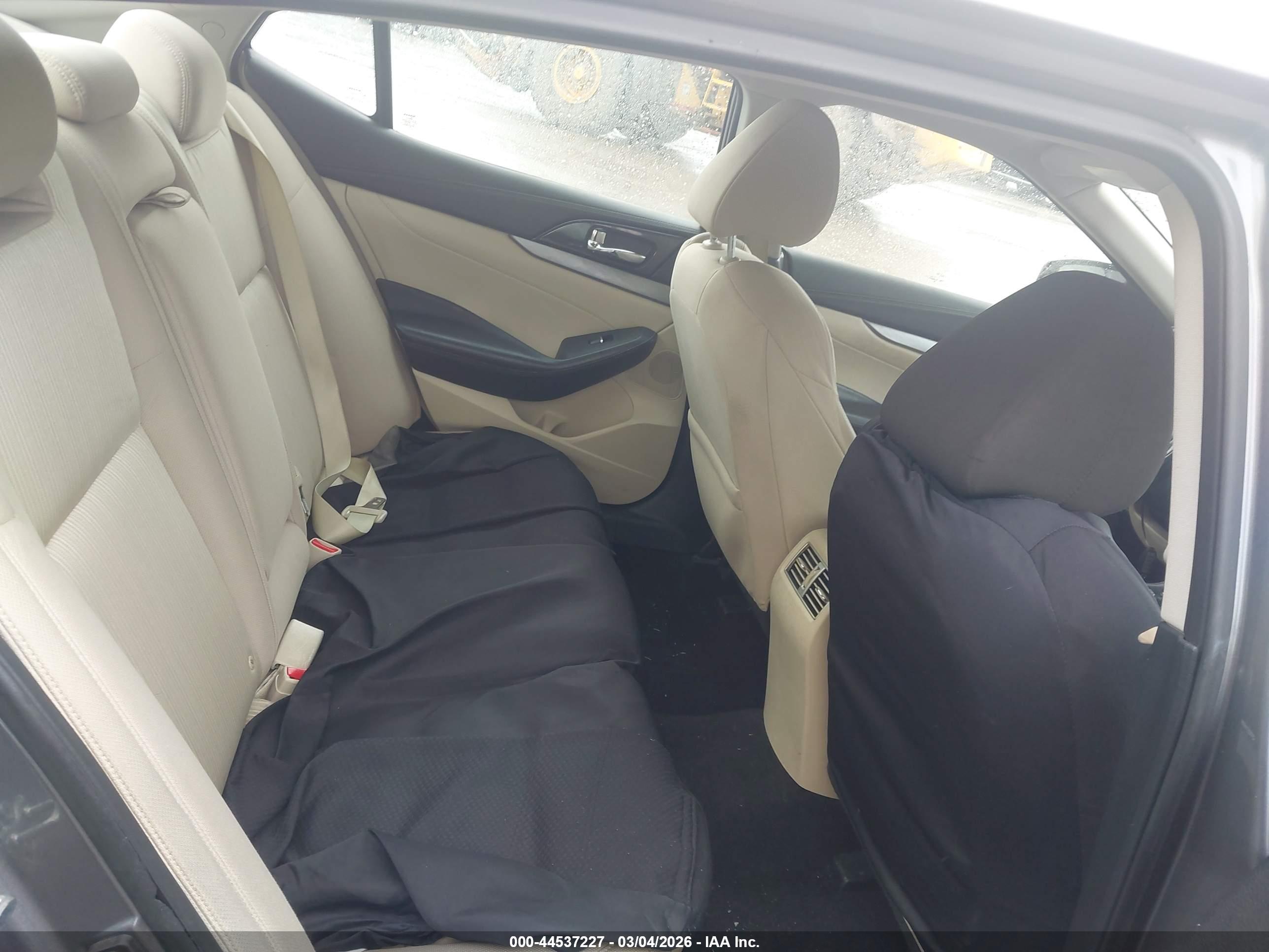 NISSAN MAXIMA image 8