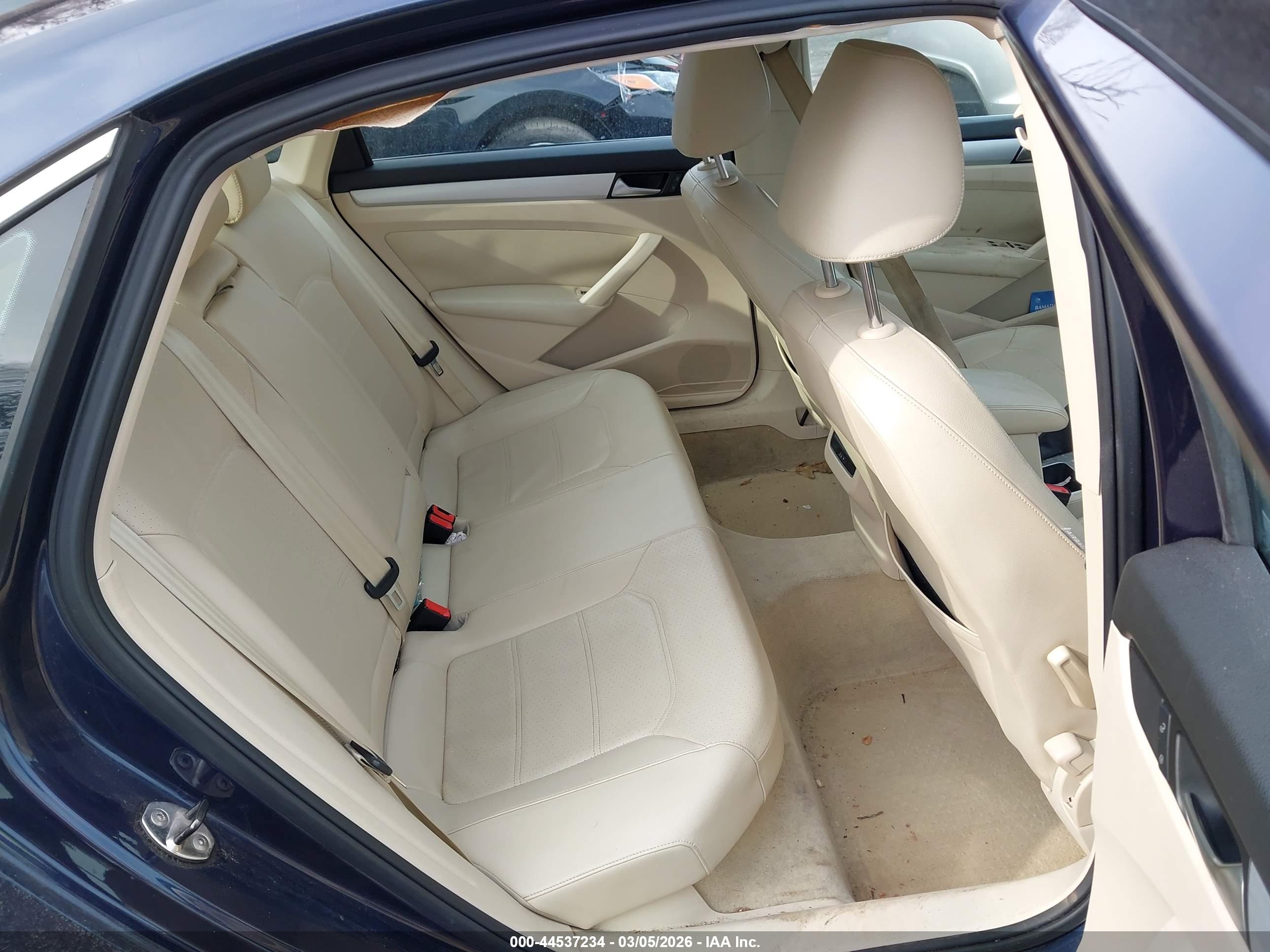 VOLKSWAGEN PASSAT image 8
