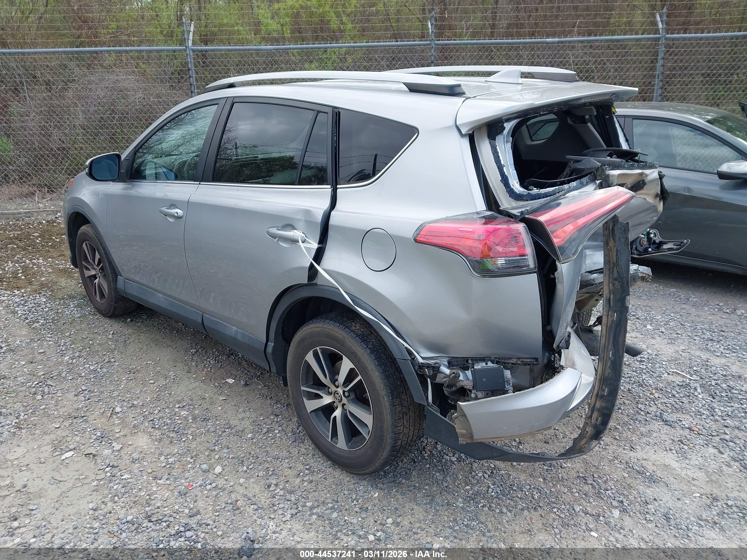 TOYOTA RAV4 image 3