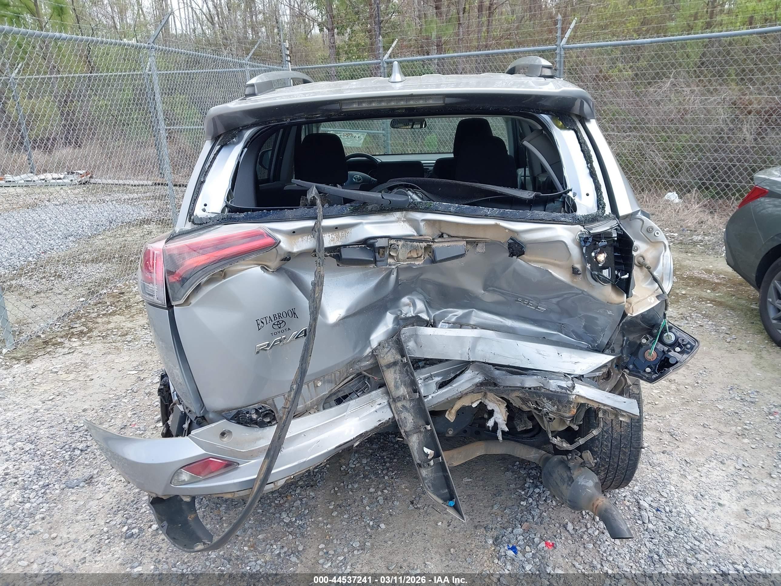 TOYOTA RAV4 image 6