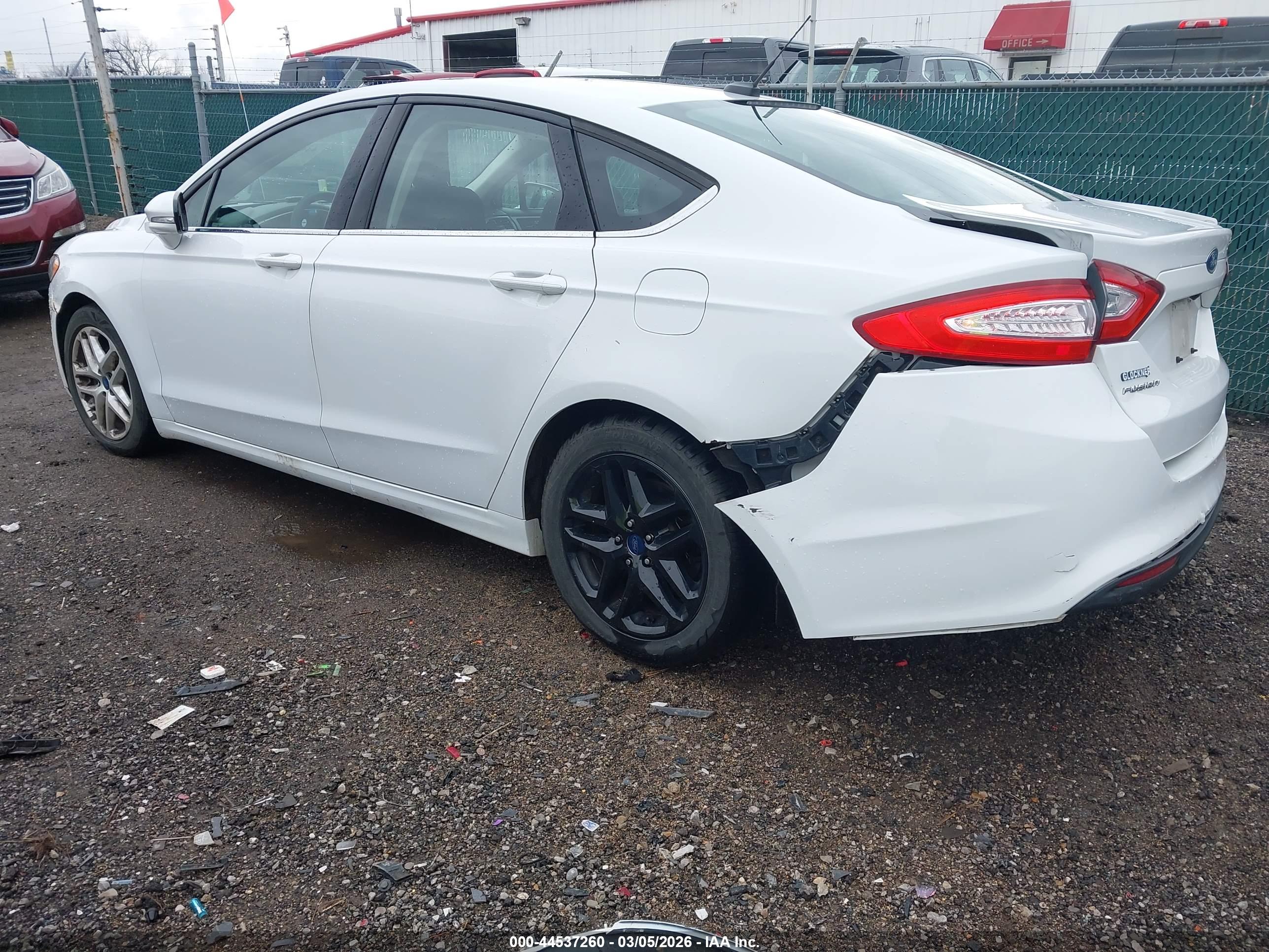 FORD FUSION image 3