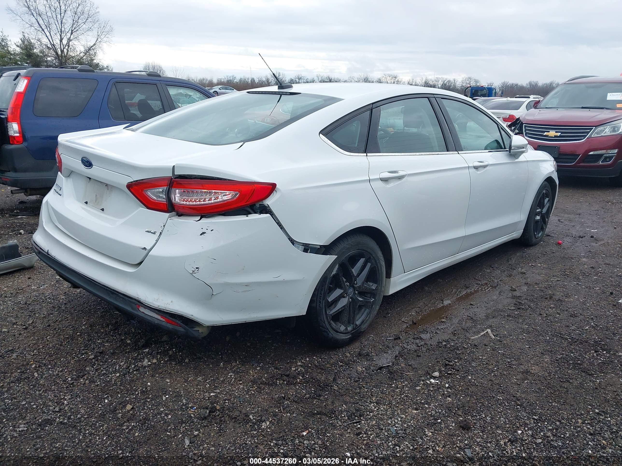 FORD FUSION image 4