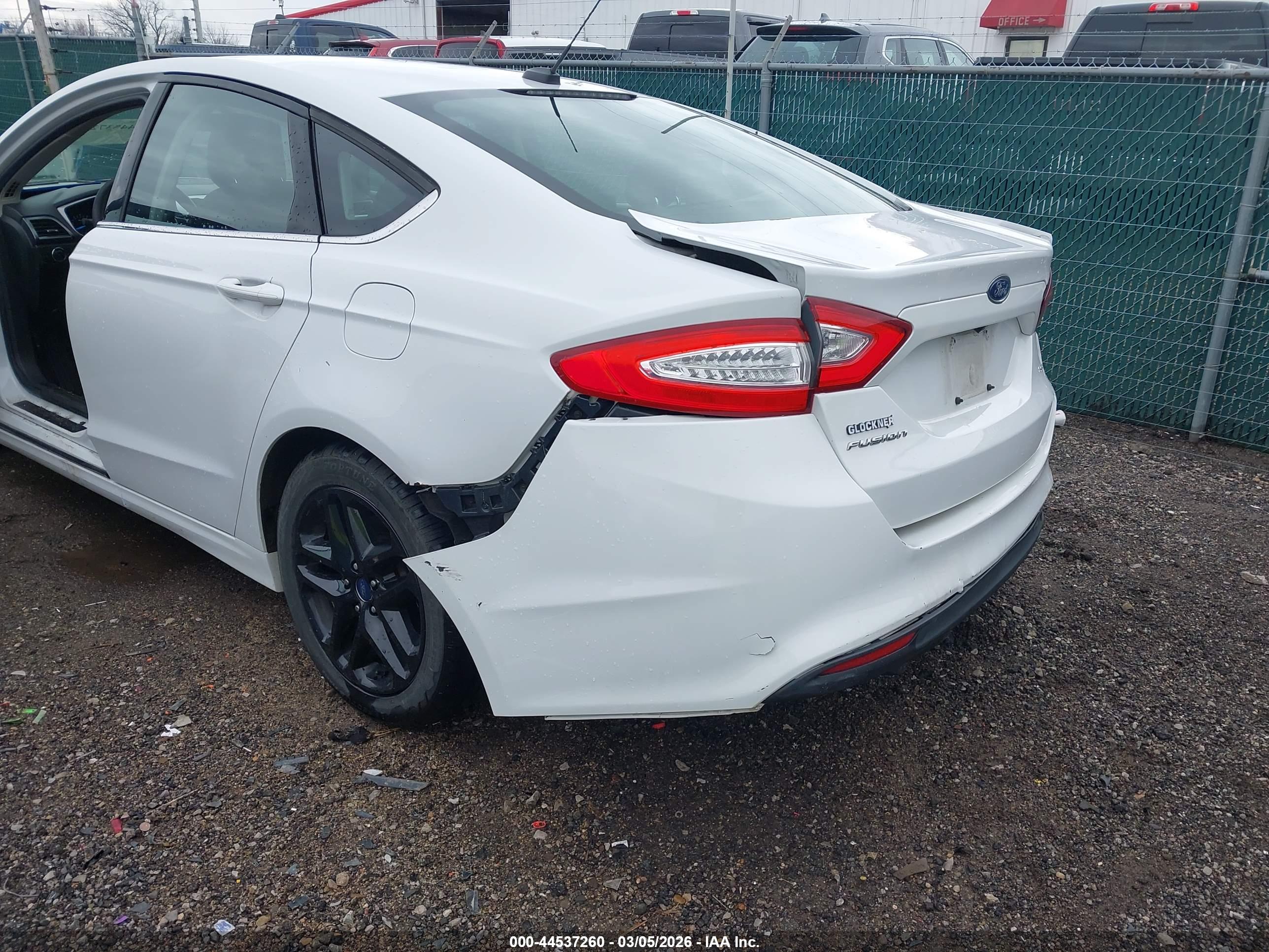 FORD FUSION image 6