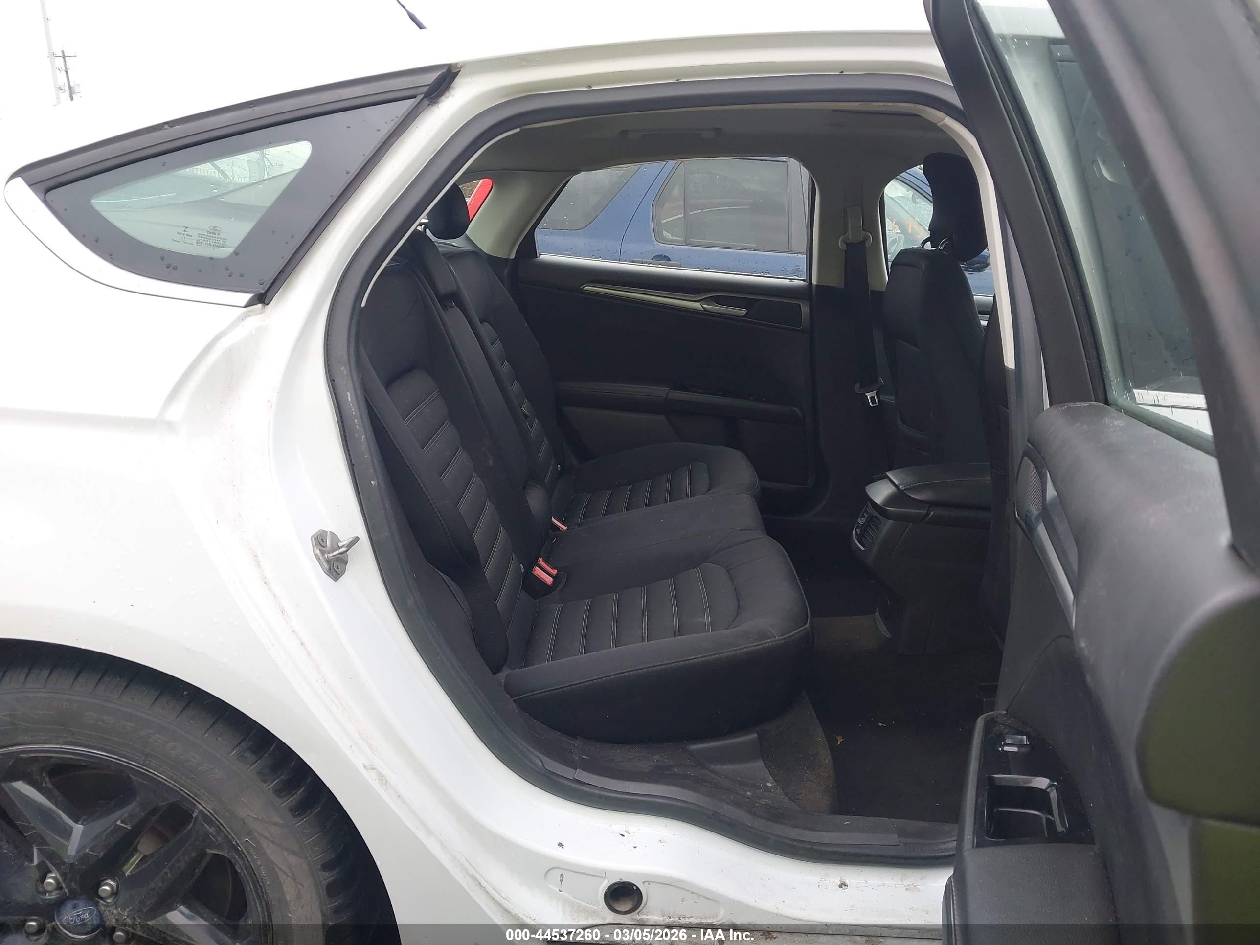 FORD FUSION image 8