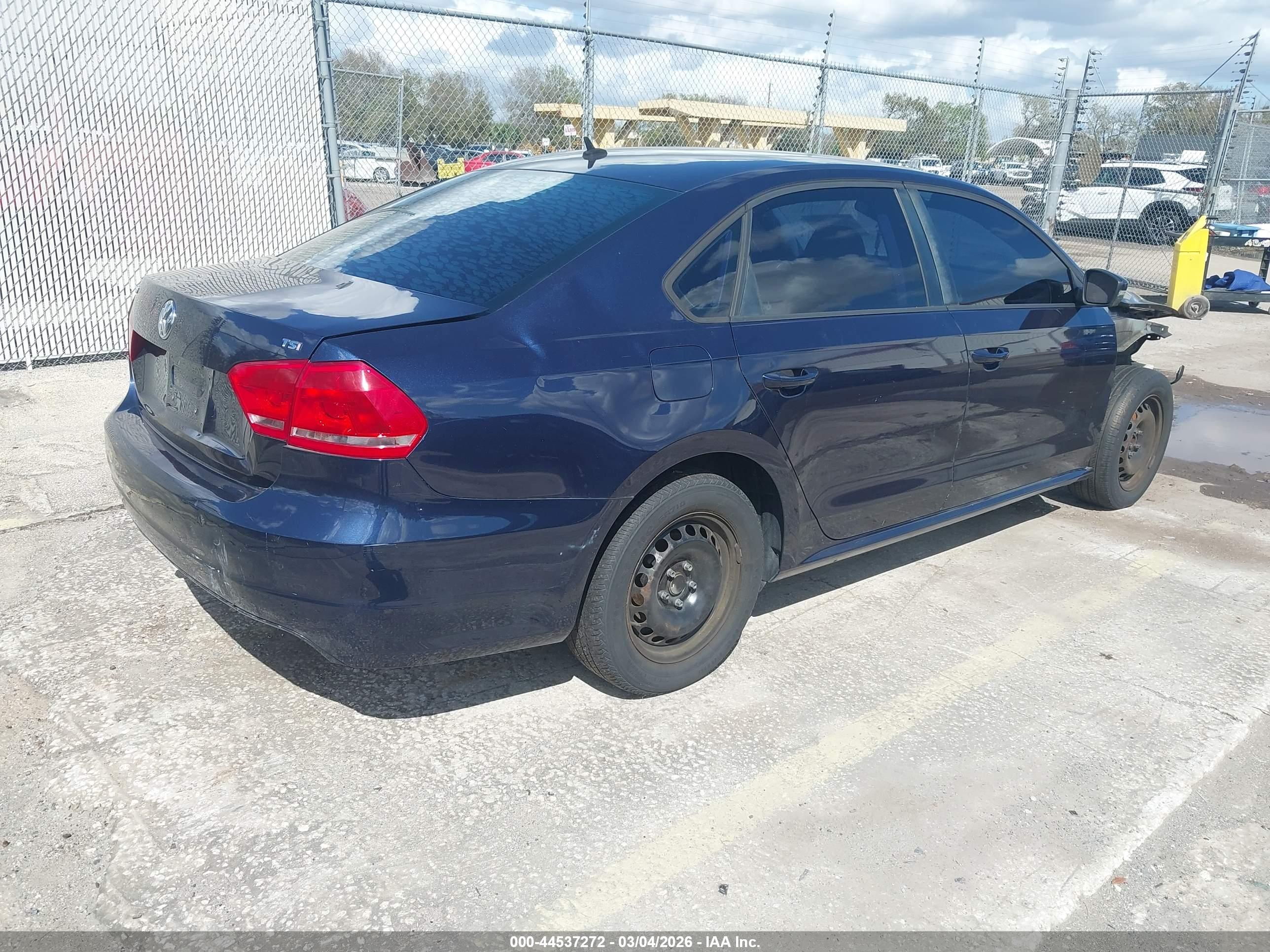 VOLKSWAGEN PASSAT image 4