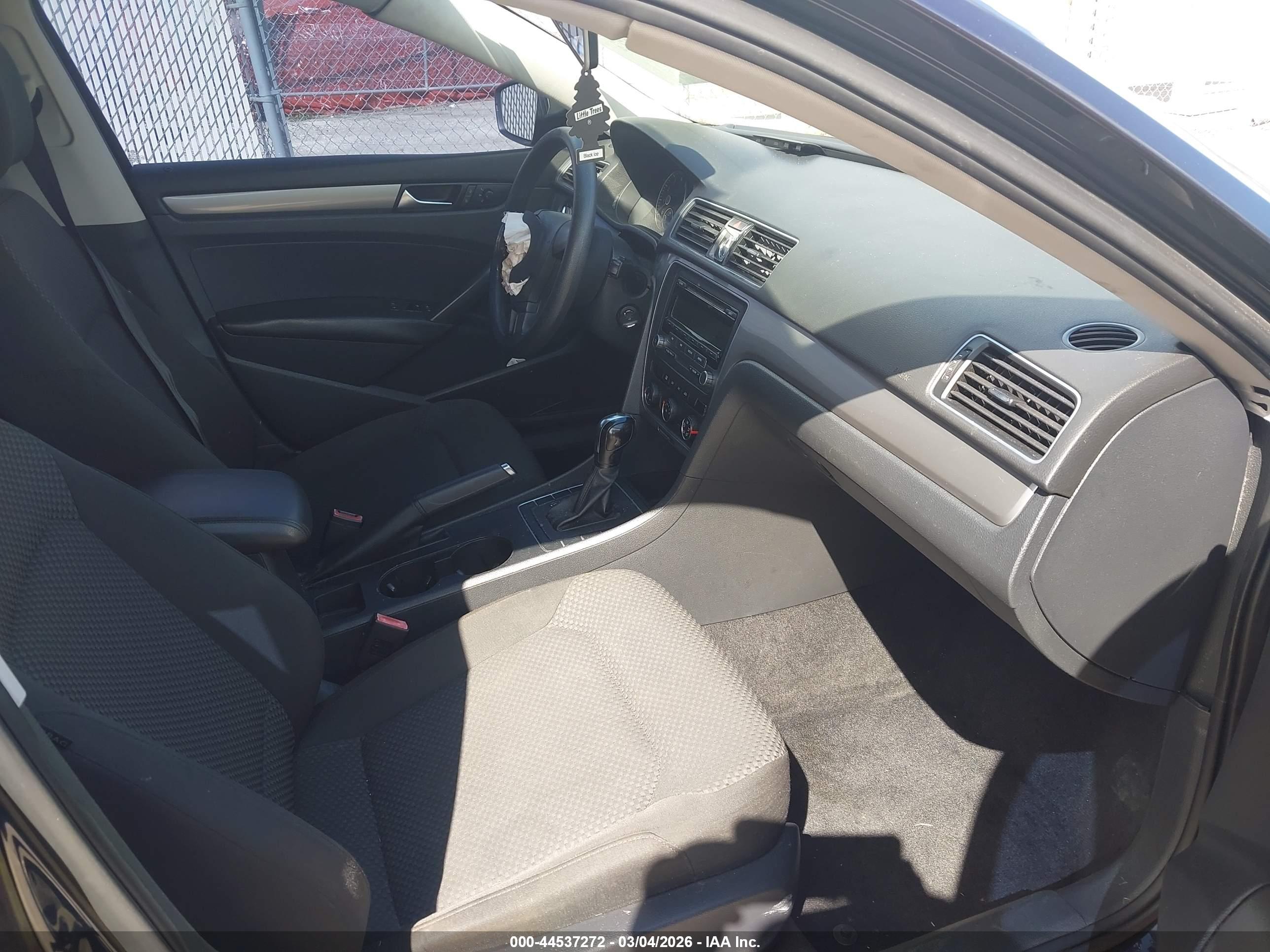 VOLKSWAGEN PASSAT image 5