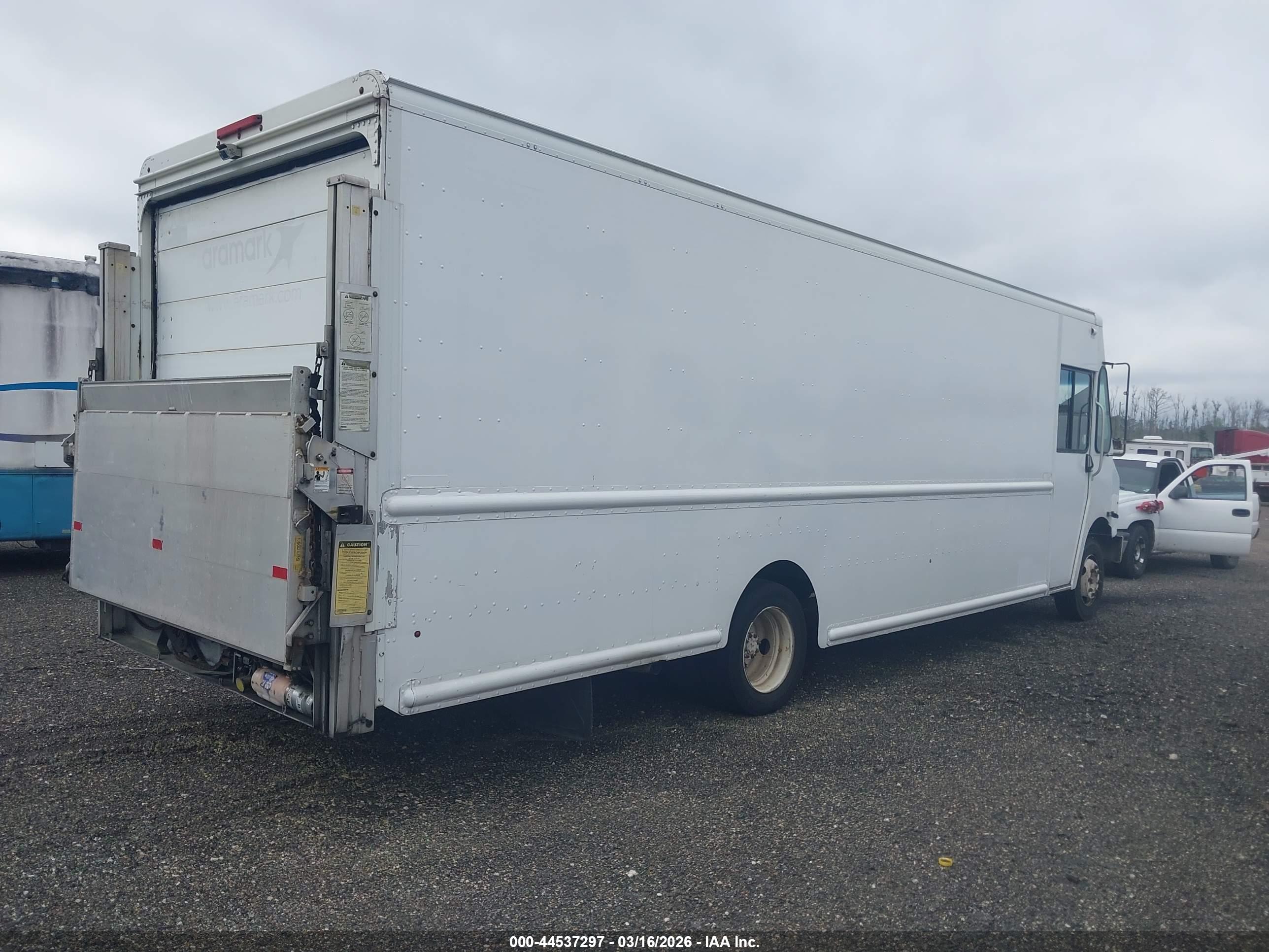 FREIGHTLINER CHASSIS image 4